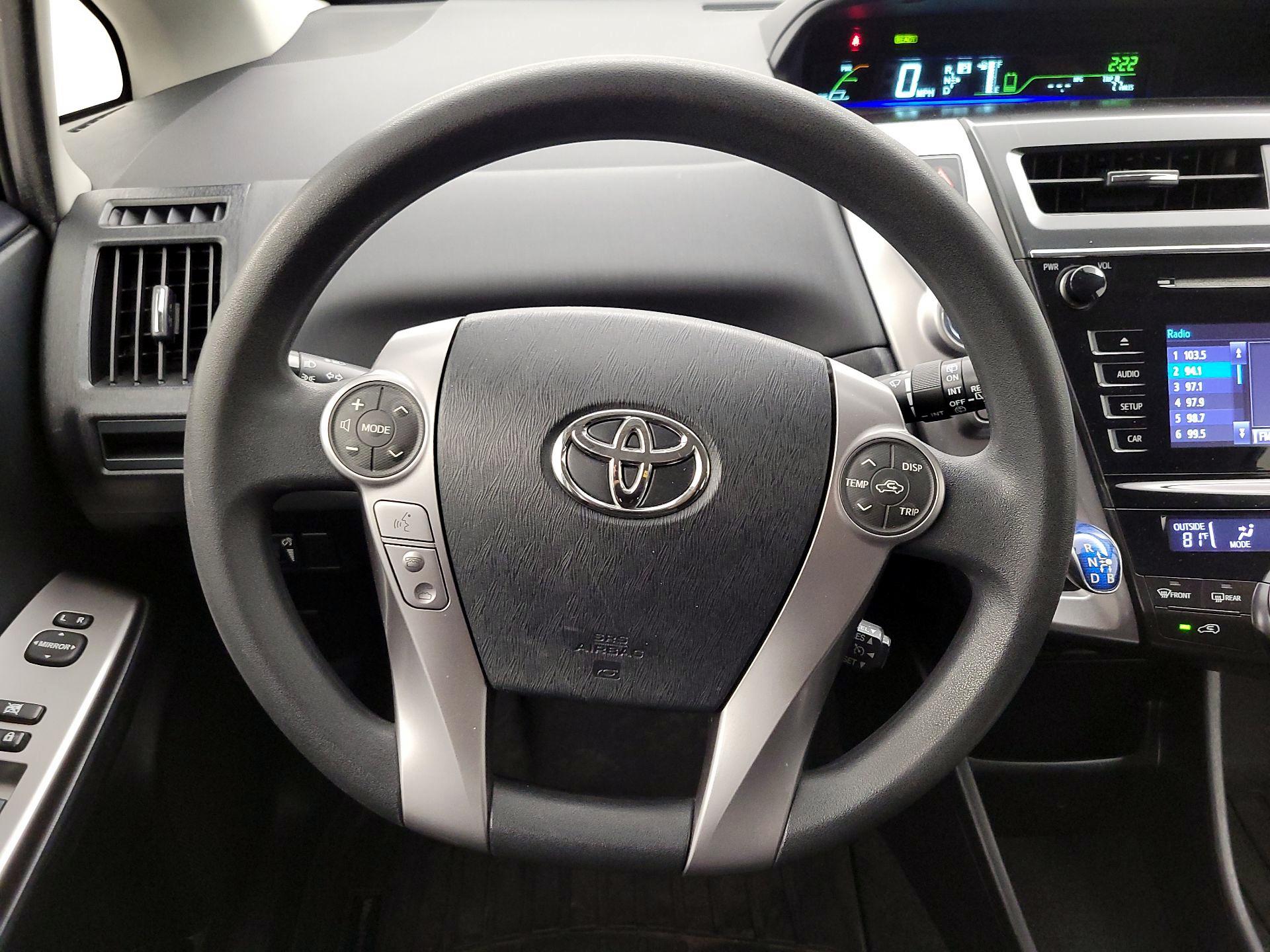 Thumbnail: 2015 Toyota Prius v - 10