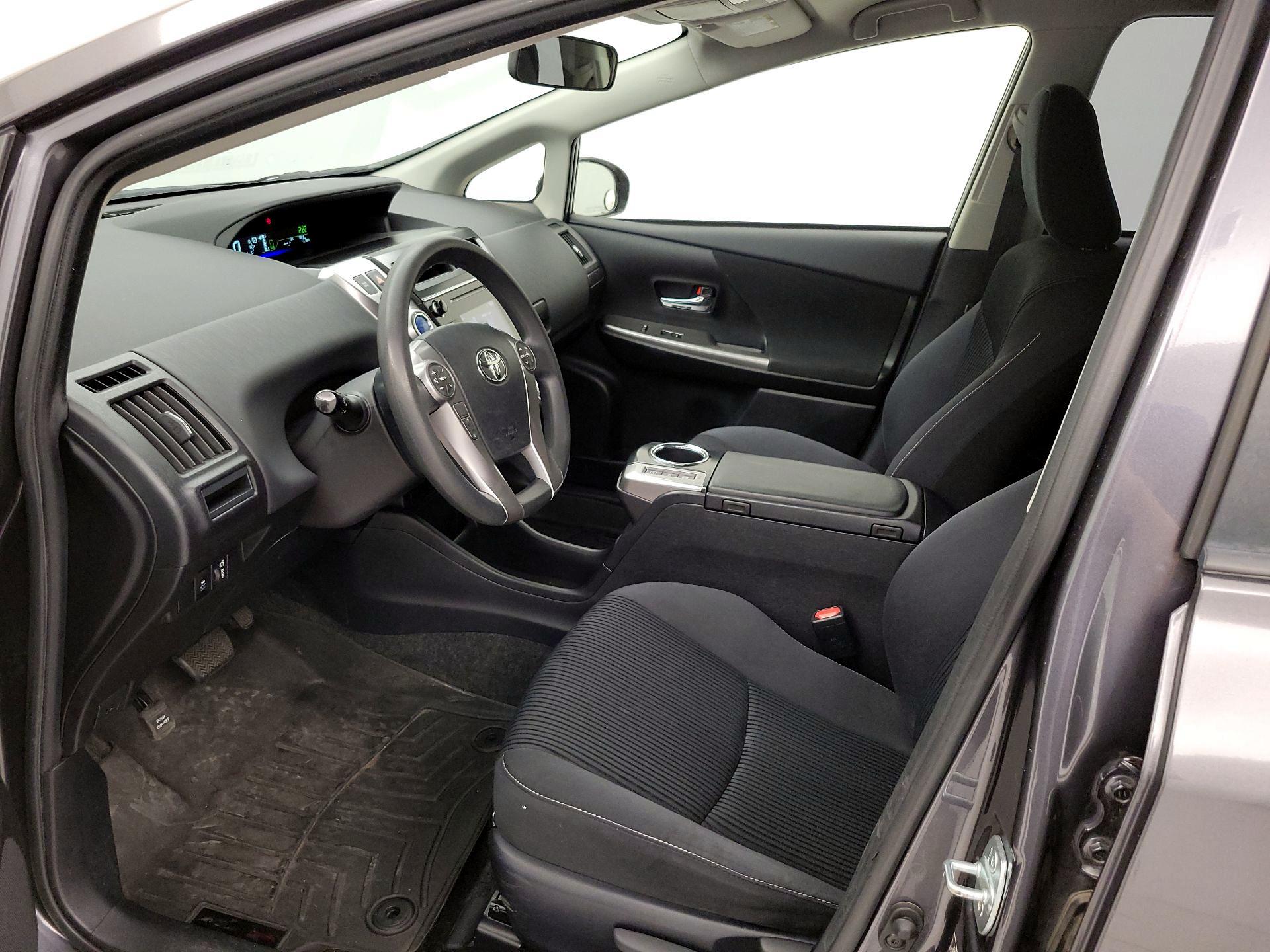 Thumbnail: 2015 Toyota Prius v - 11