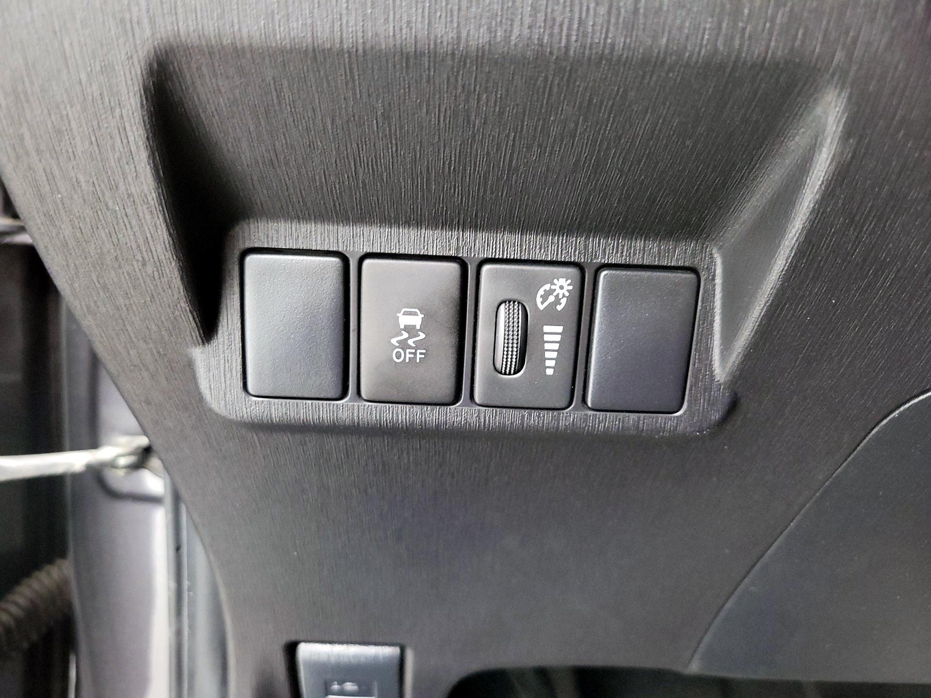 Thumbnail: 2015 Toyota Prius v - 13