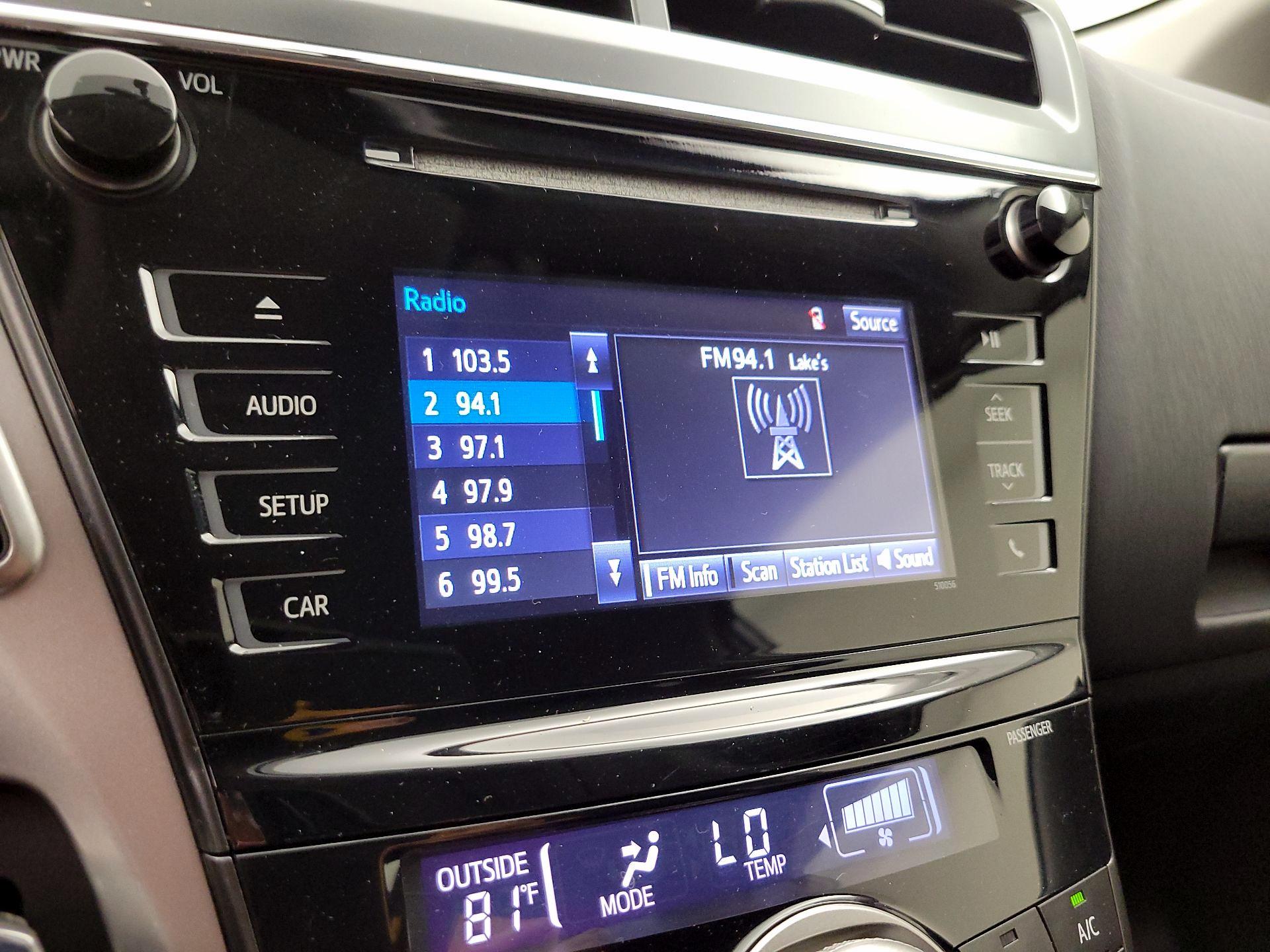 Thumbnail: 2015 Toyota Prius v - 15