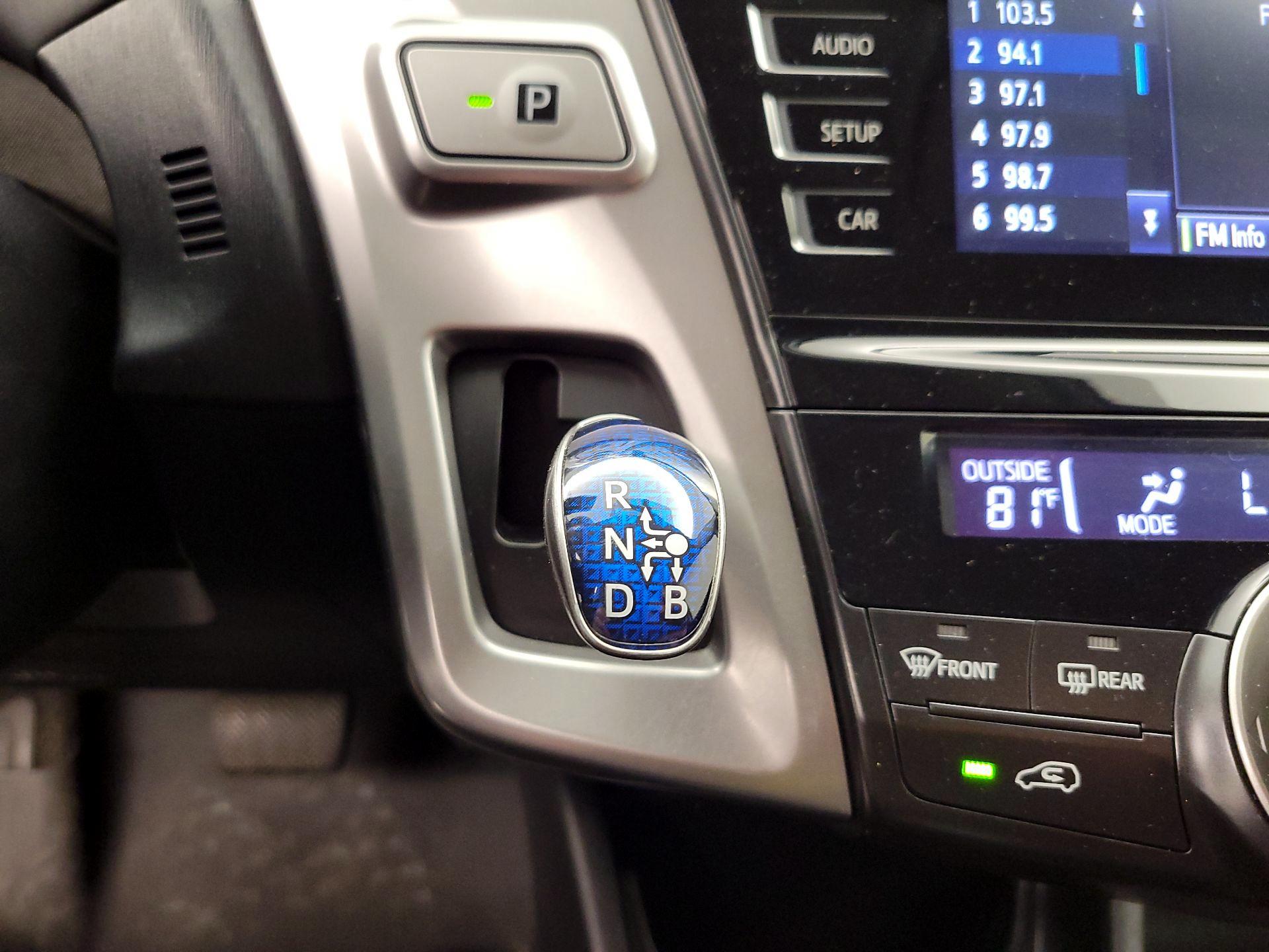 Thumbnail: 2015 Toyota Prius v - 17