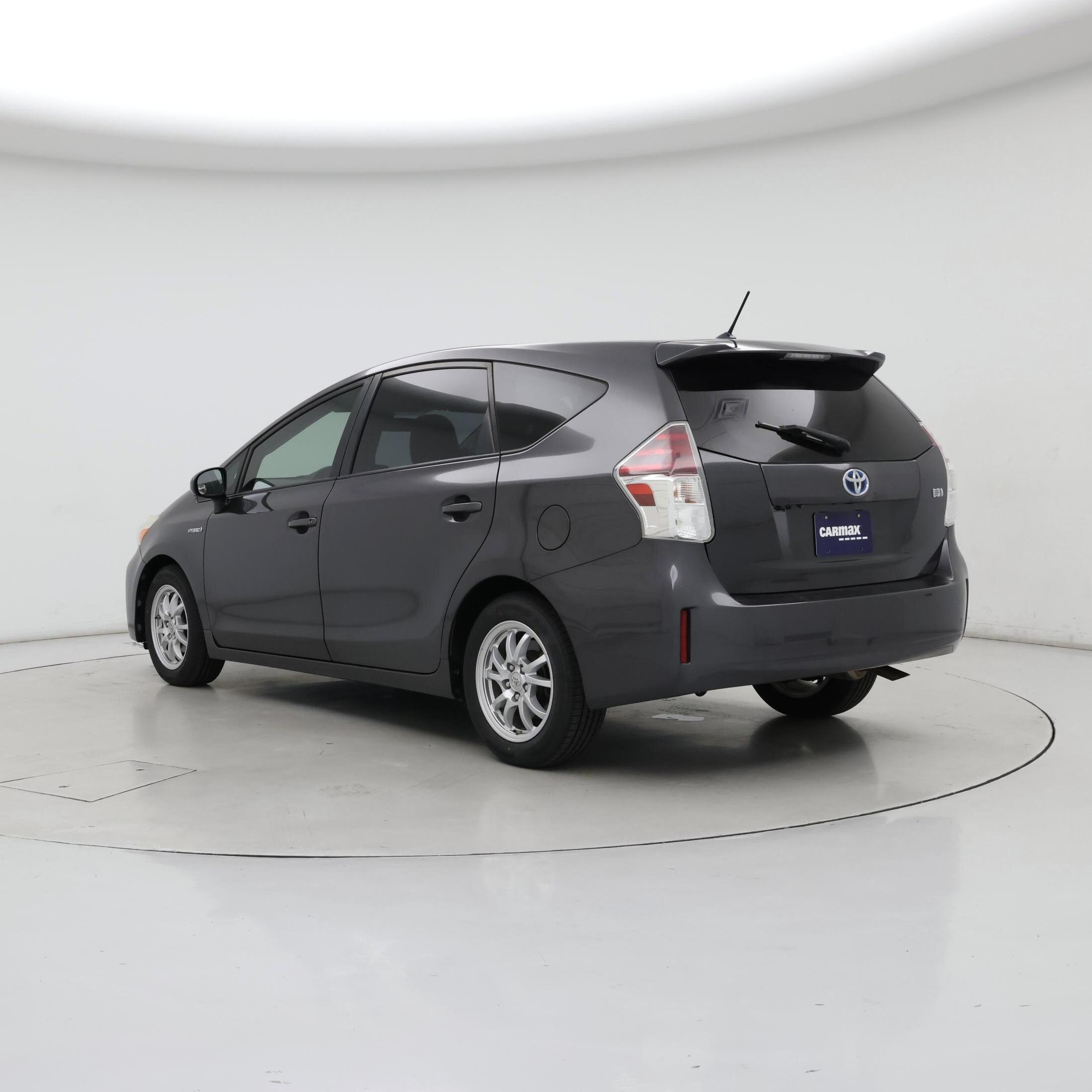 Thumbnail: 2015 Toyota Prius v - 2