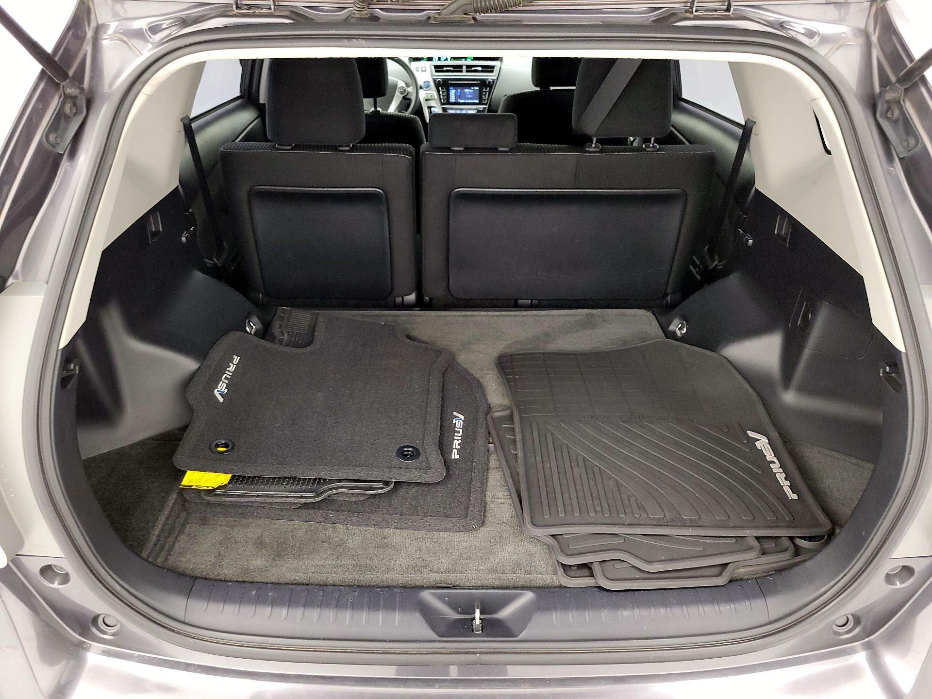 Thumbnail: 2015 Toyota Prius v - 20