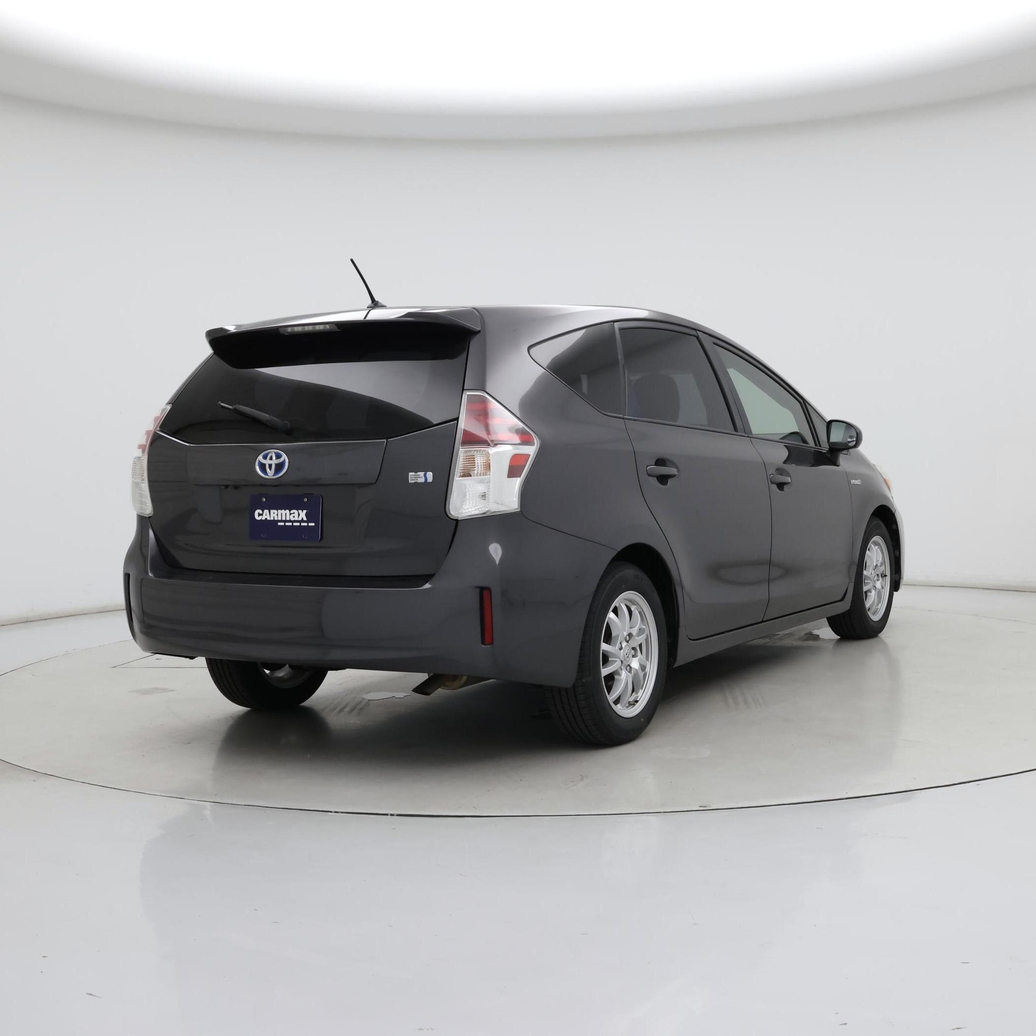 Thumbnail: 2015 Toyota Prius v - 8