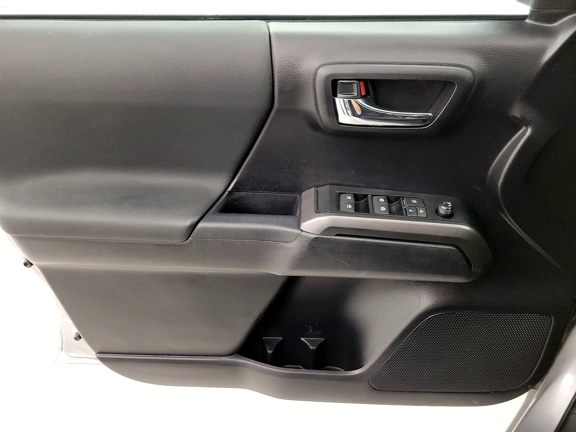Thumbnail: 2021 Toyota Tacoma - 12