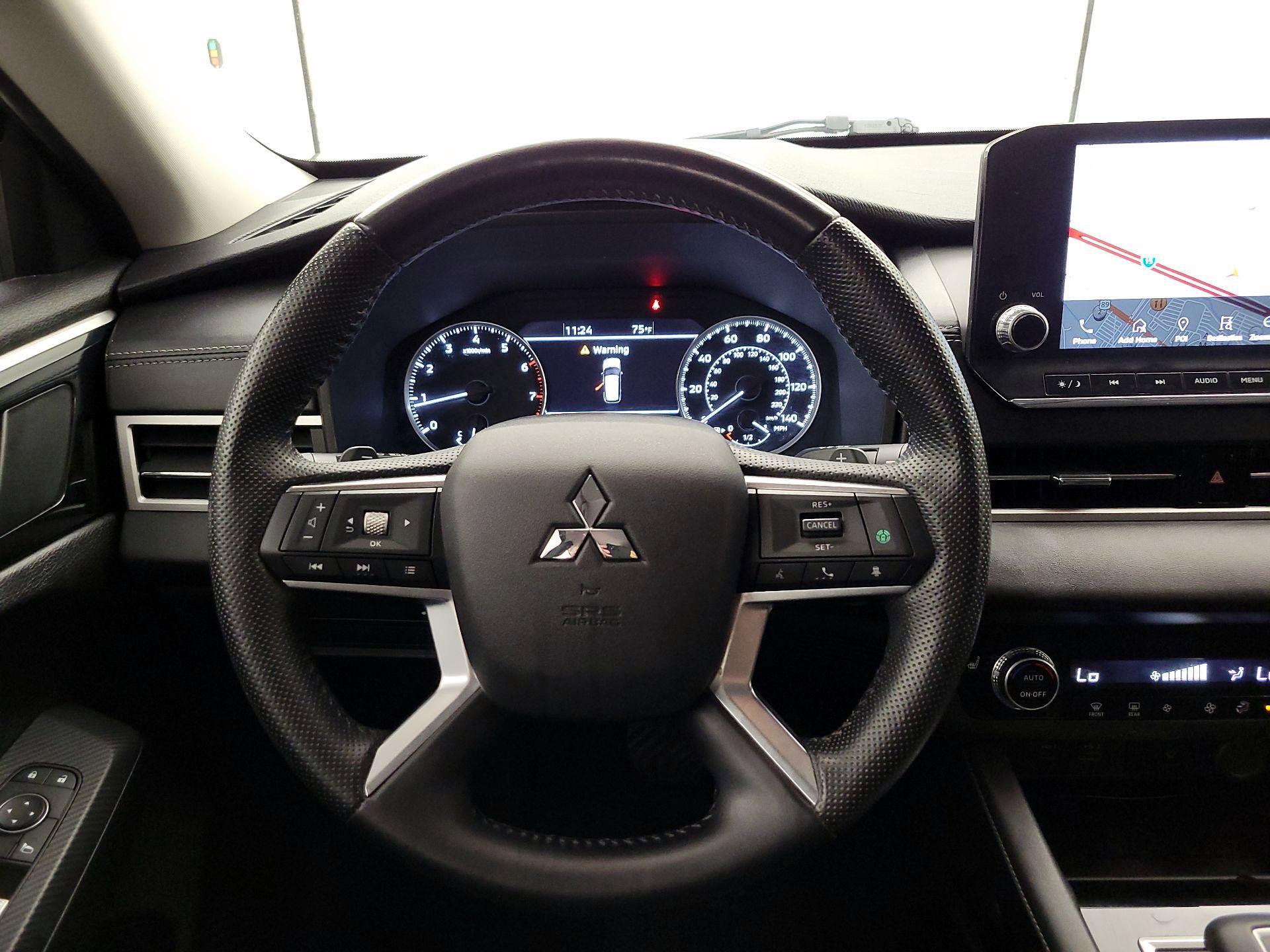 Thumbnail: 2022 Mitsubishi Outlander - 10