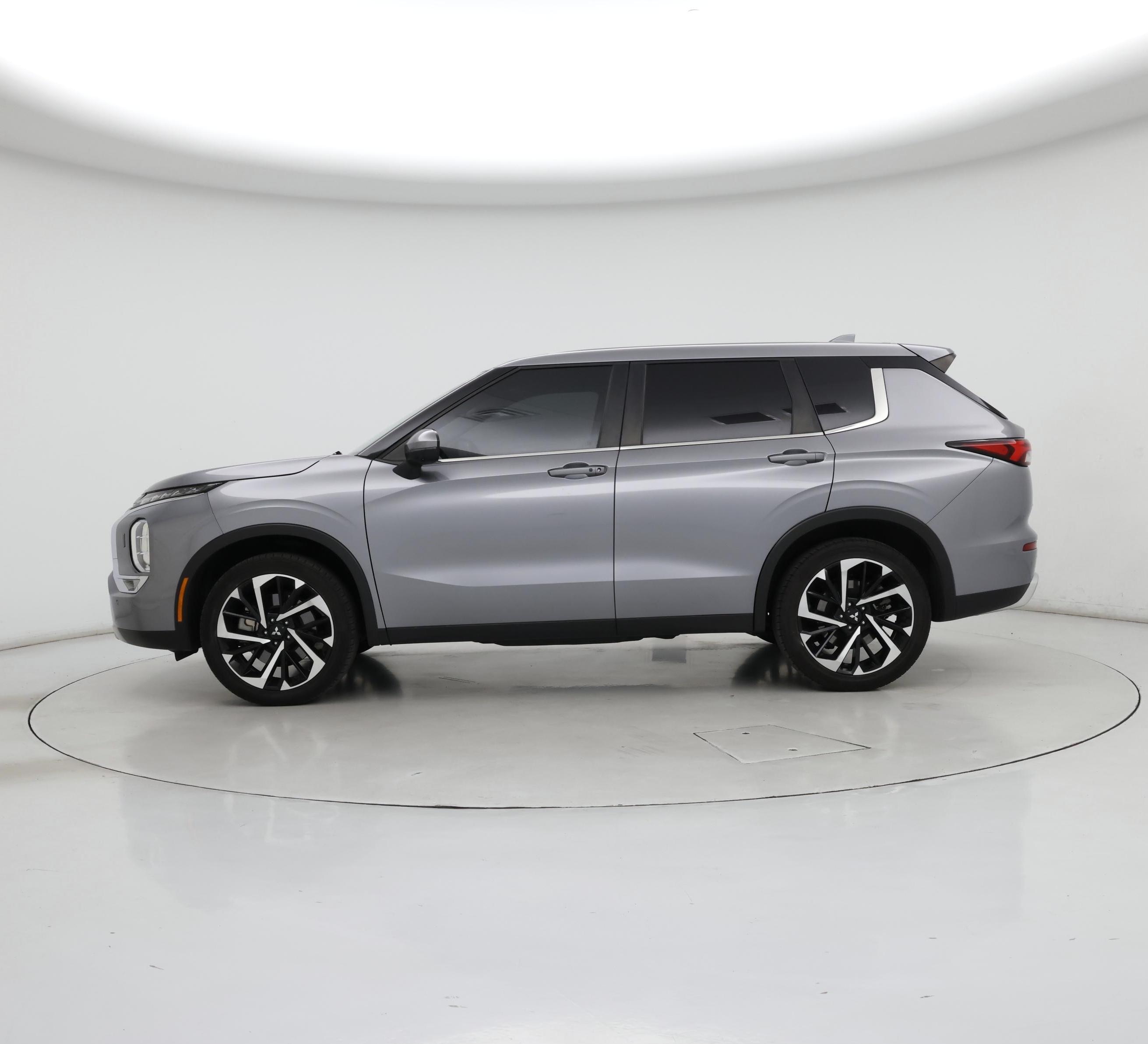 Thumbnail: 2022 Mitsubishi Outlander - 3