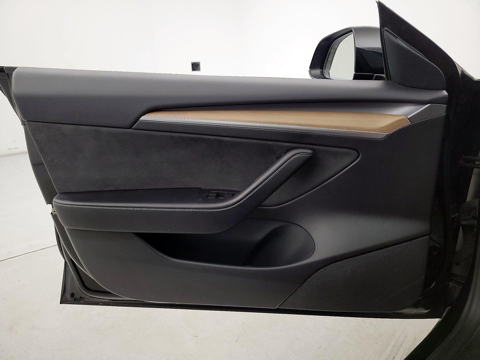 Thumbnail: 2021 Tesla Model 3 - 12