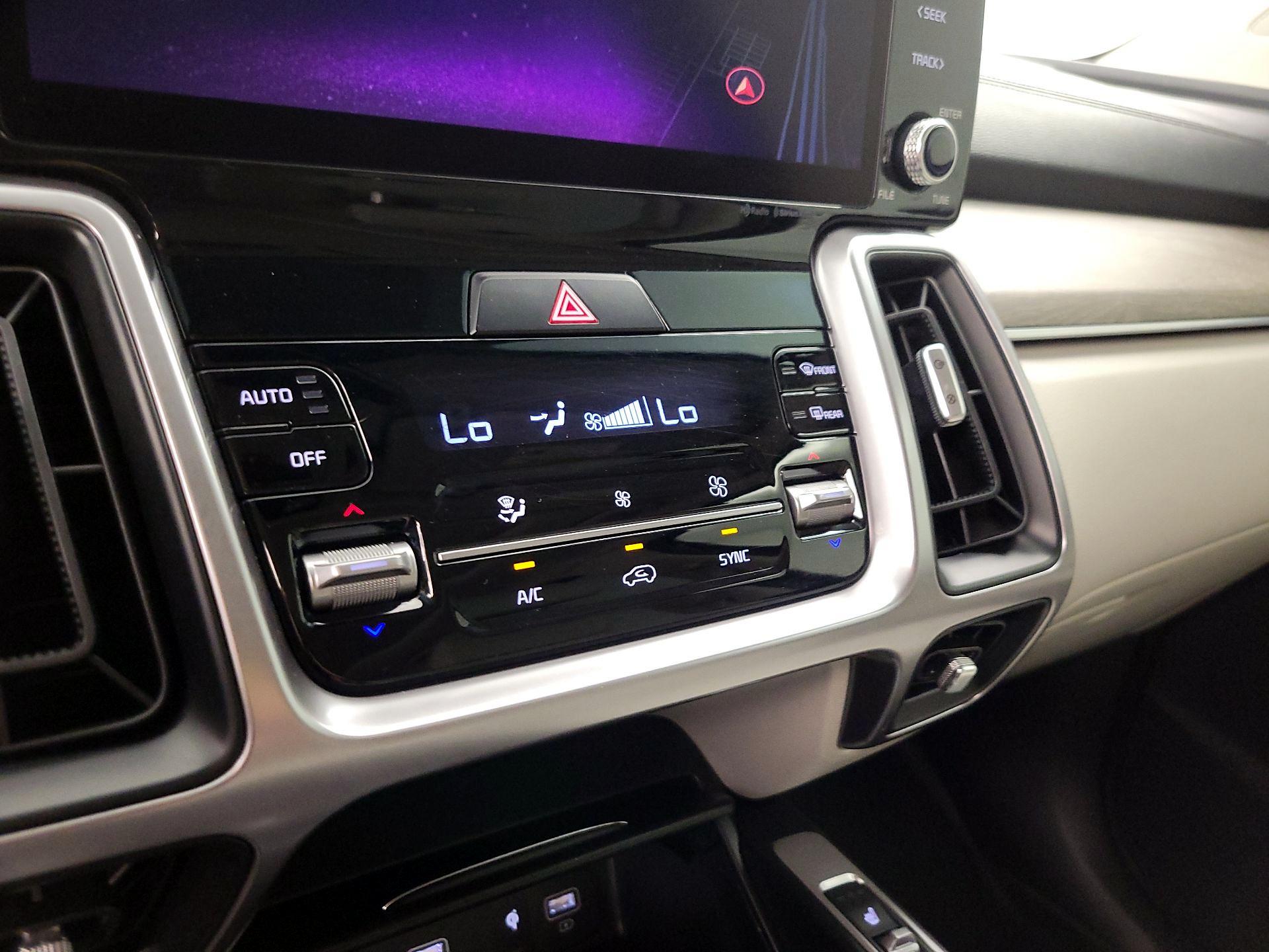 Thumbnail: 2023 Kia Sorento - 17