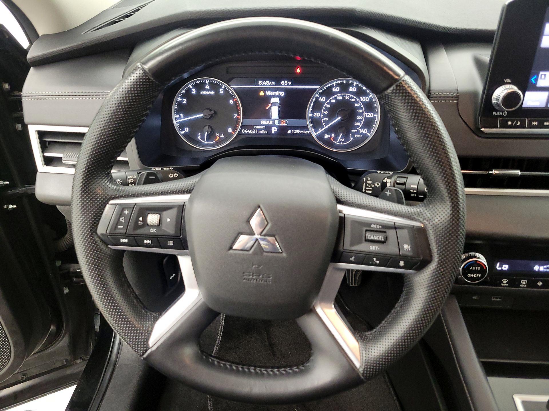 Thumbnail: 2023 Mitsubishi Outlander - 10