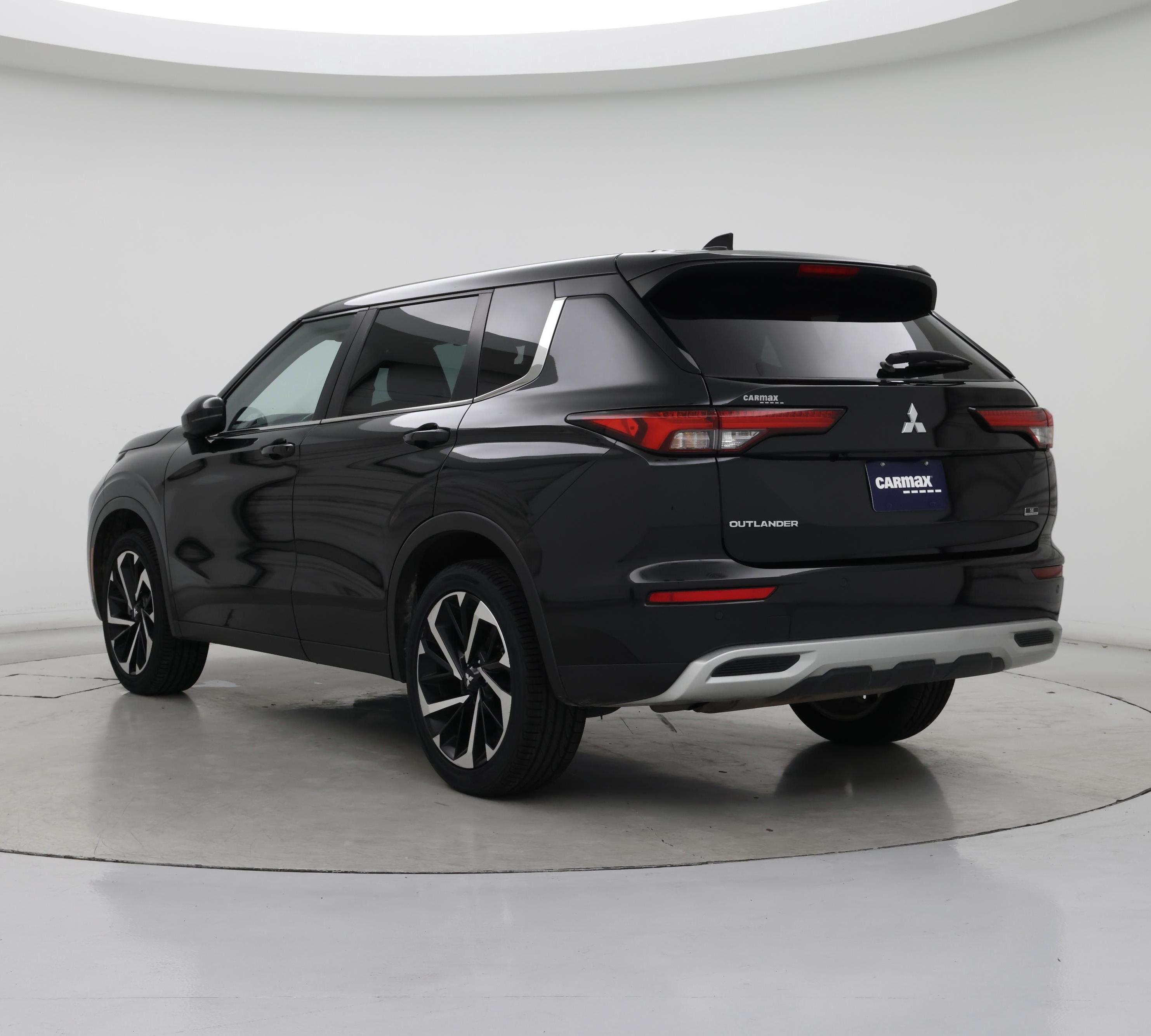 Thumbnail: 2023 Mitsubishi Outlander - 2