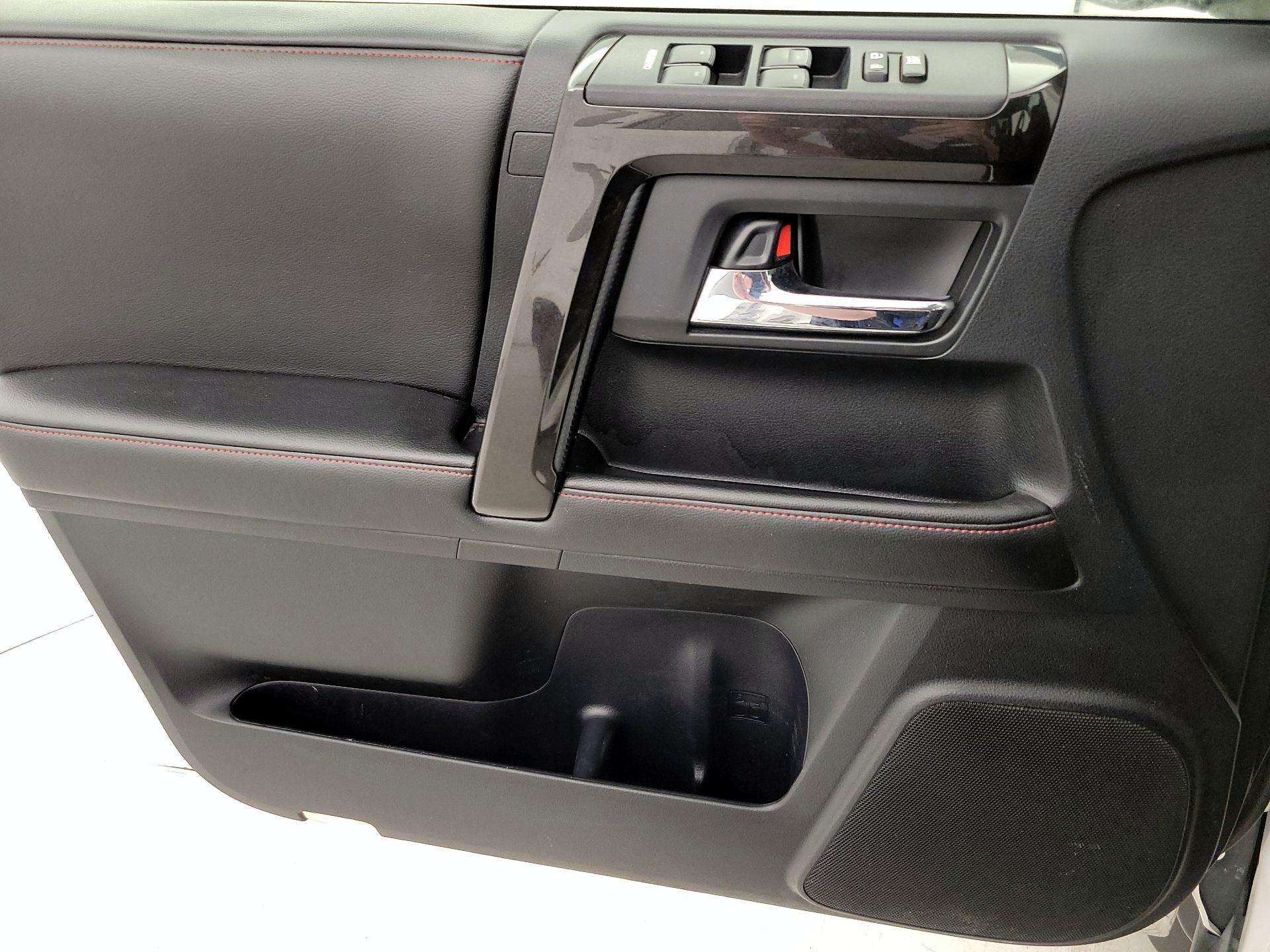 Thumbnail: 2015 Toyota 4Runner - 12