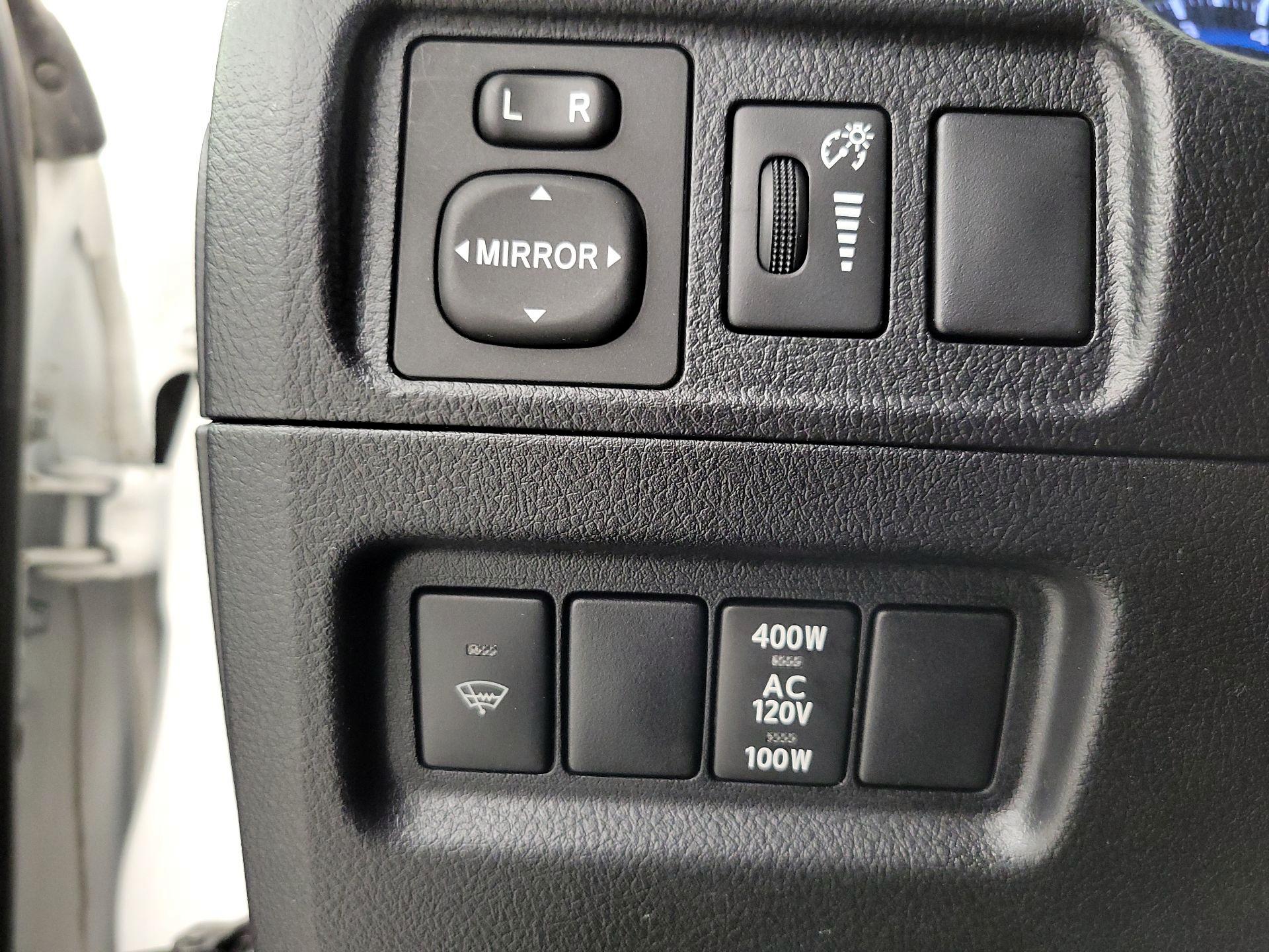 Thumbnail: 2015 Toyota 4Runner - 13