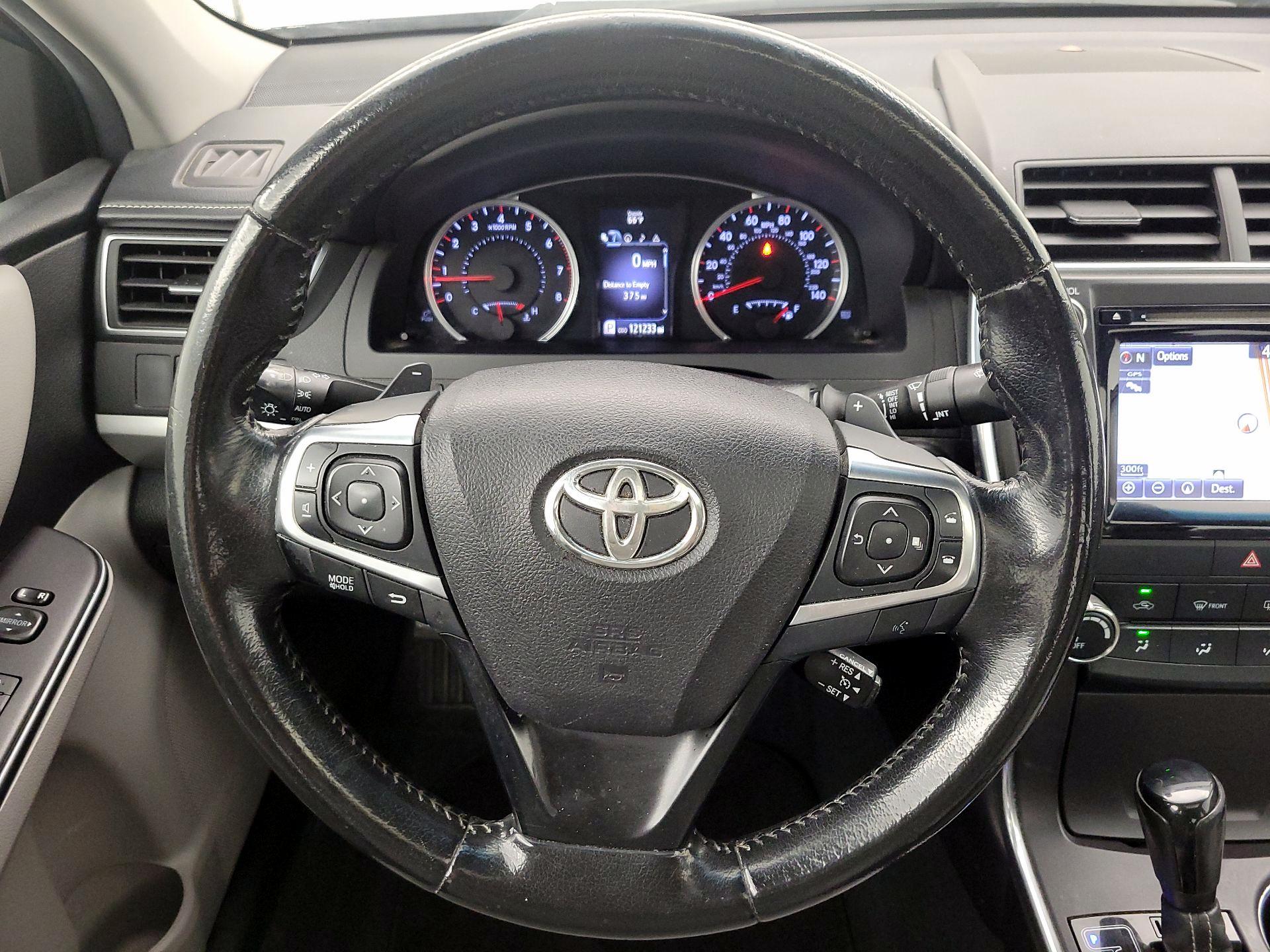 Thumbnail: 2015 Toyota Camry - 10