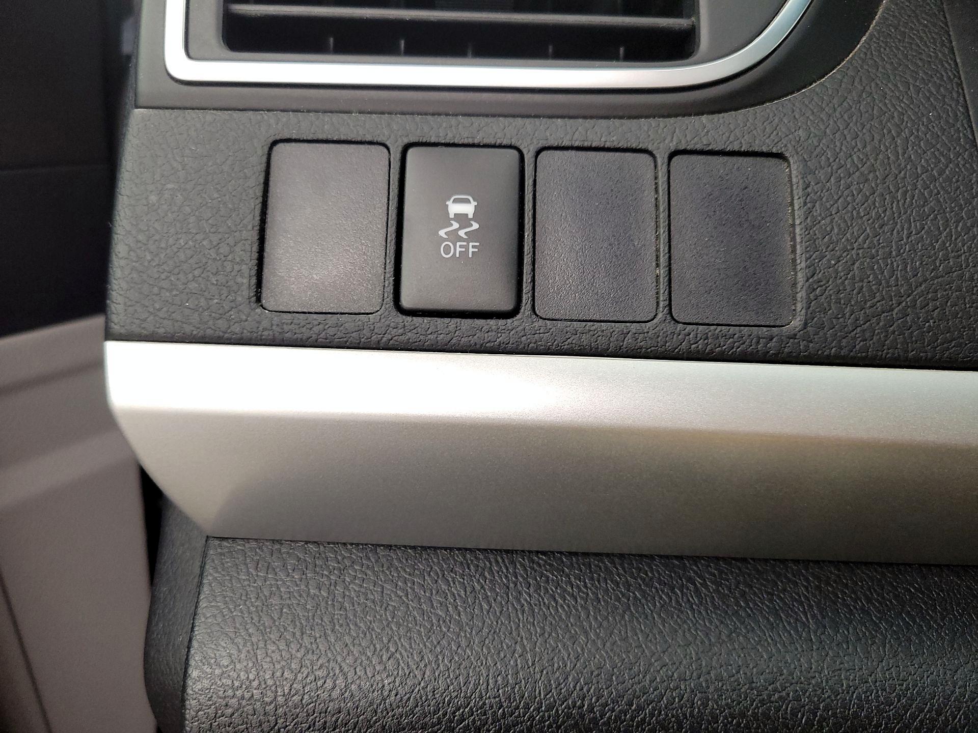 Thumbnail: 2015 Toyota Camry - 13