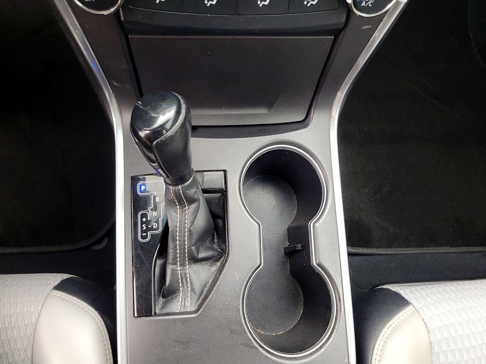Thumbnail: 2015 Toyota Camry - 18