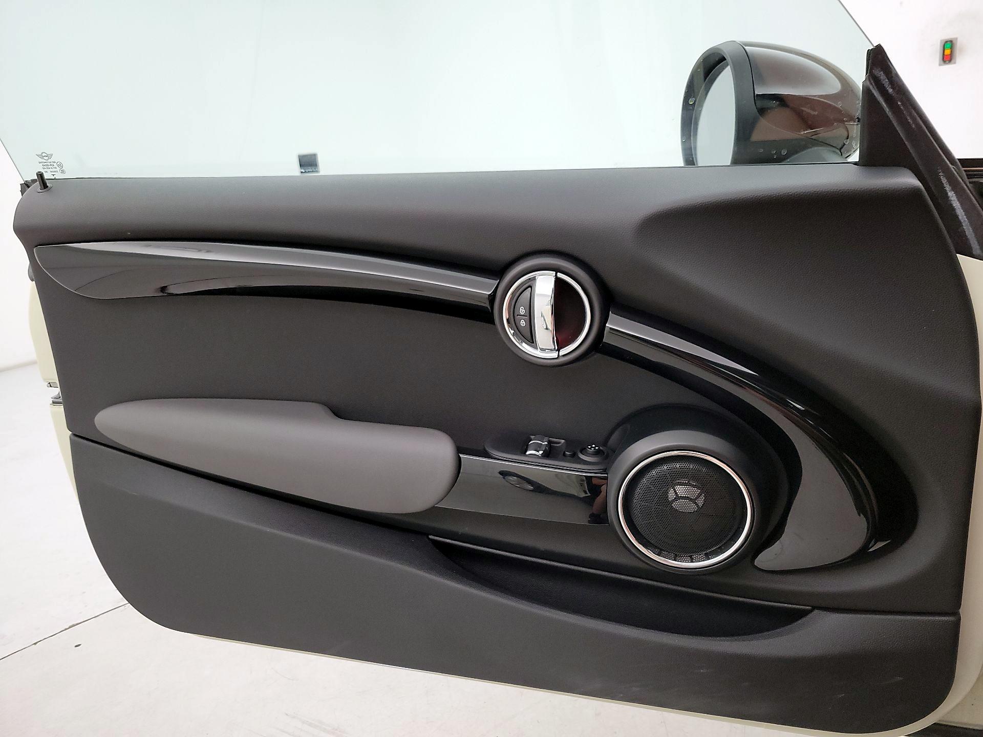 Thumbnail: 2015 MINI Cooper Hardtop - 12