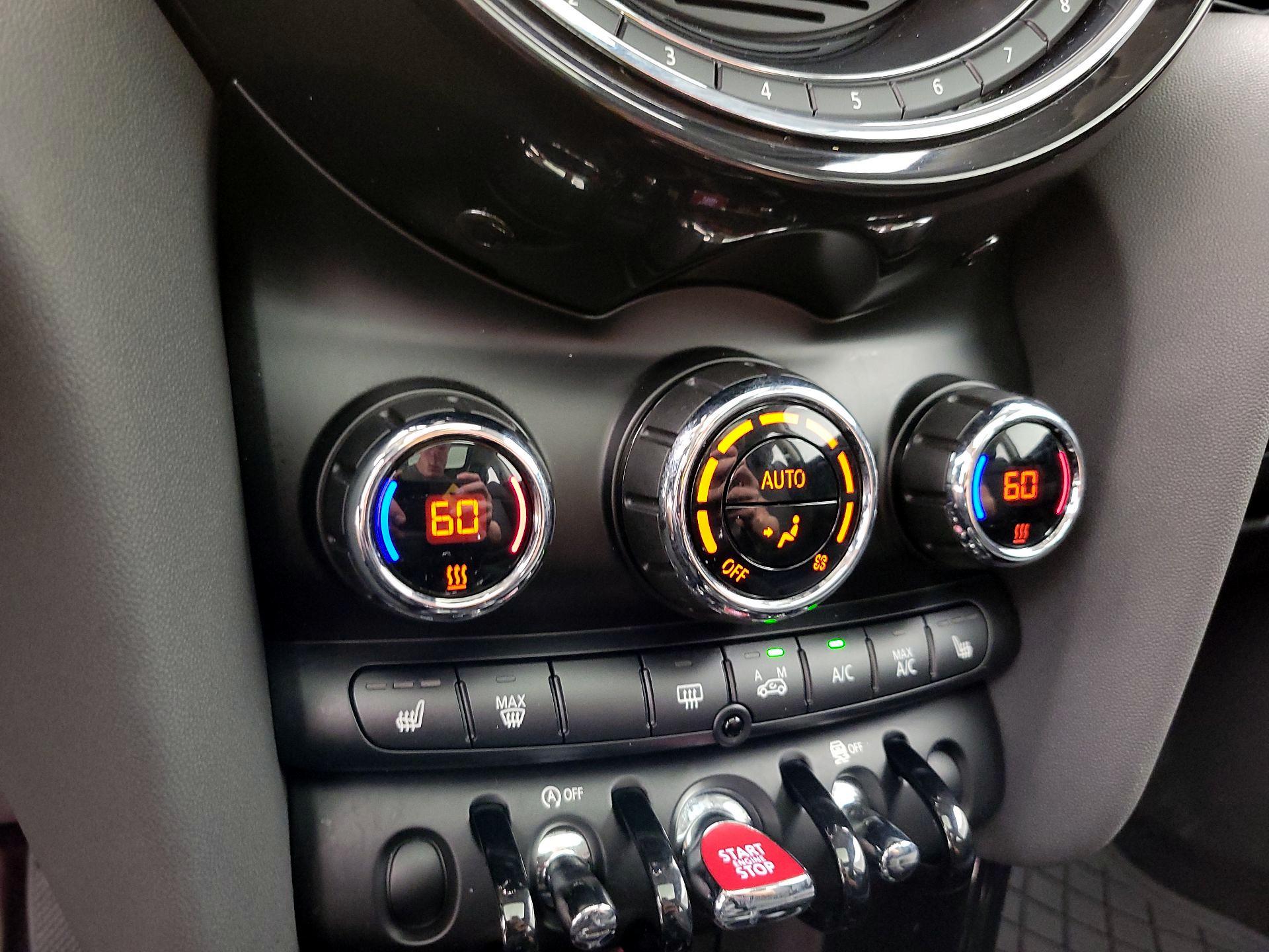 Thumbnail: 2015 MINI Cooper Hardtop - 15