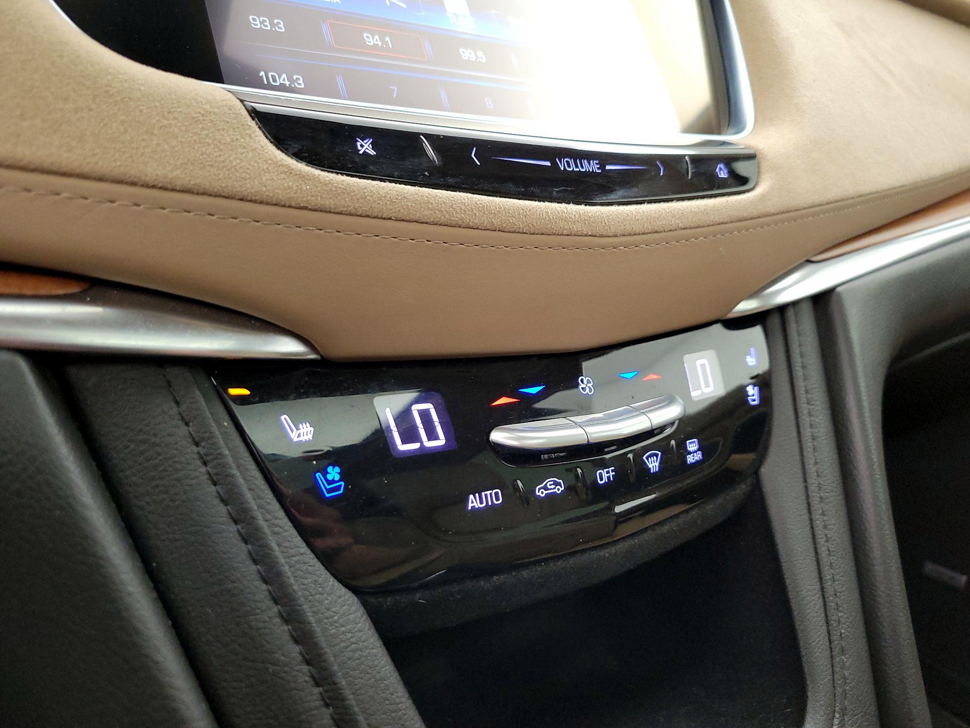 Thumbnail: 2018 Cadillac XT5 - 17