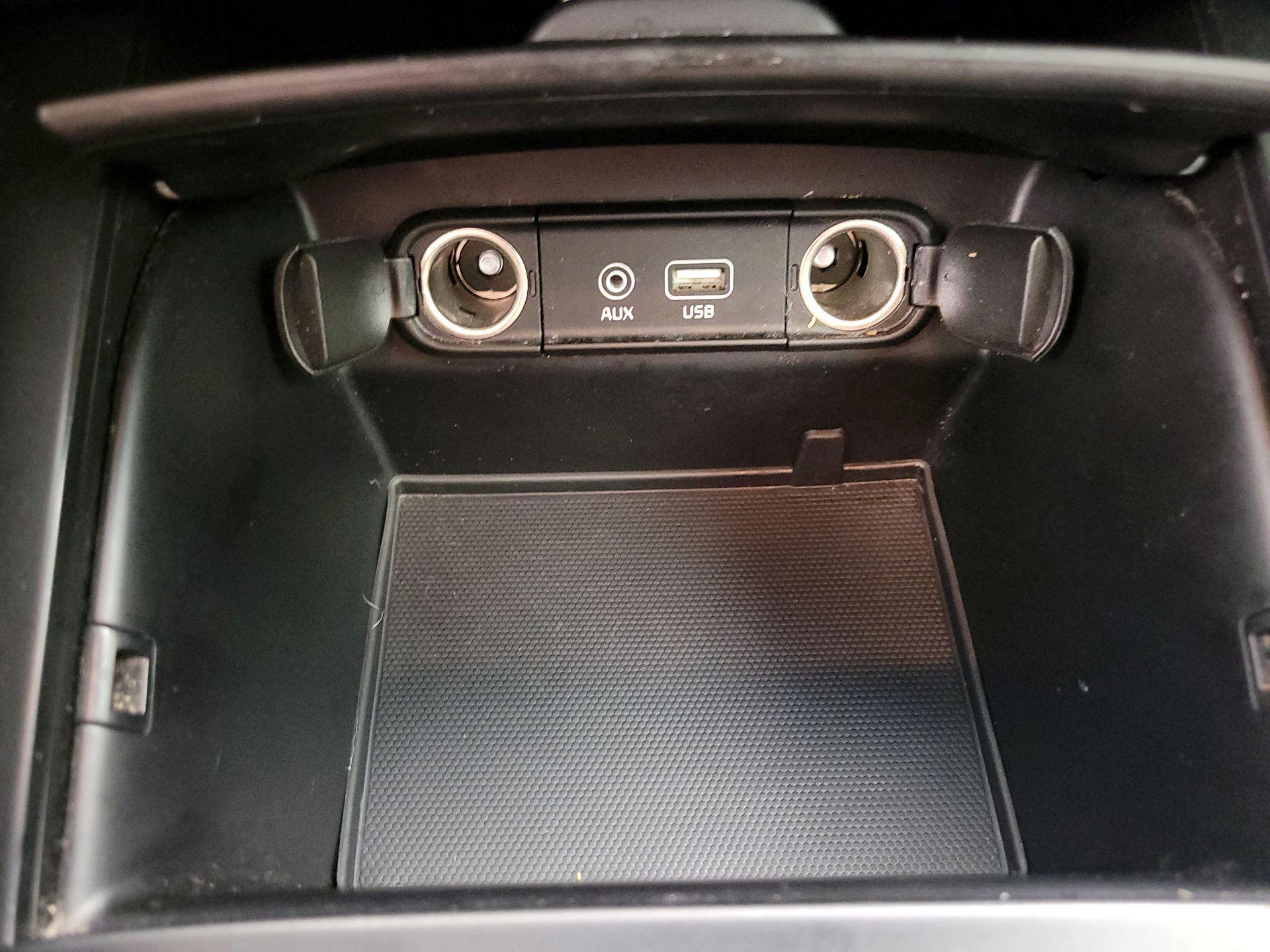 Thumbnail: 2019 Kia Sorento - 18