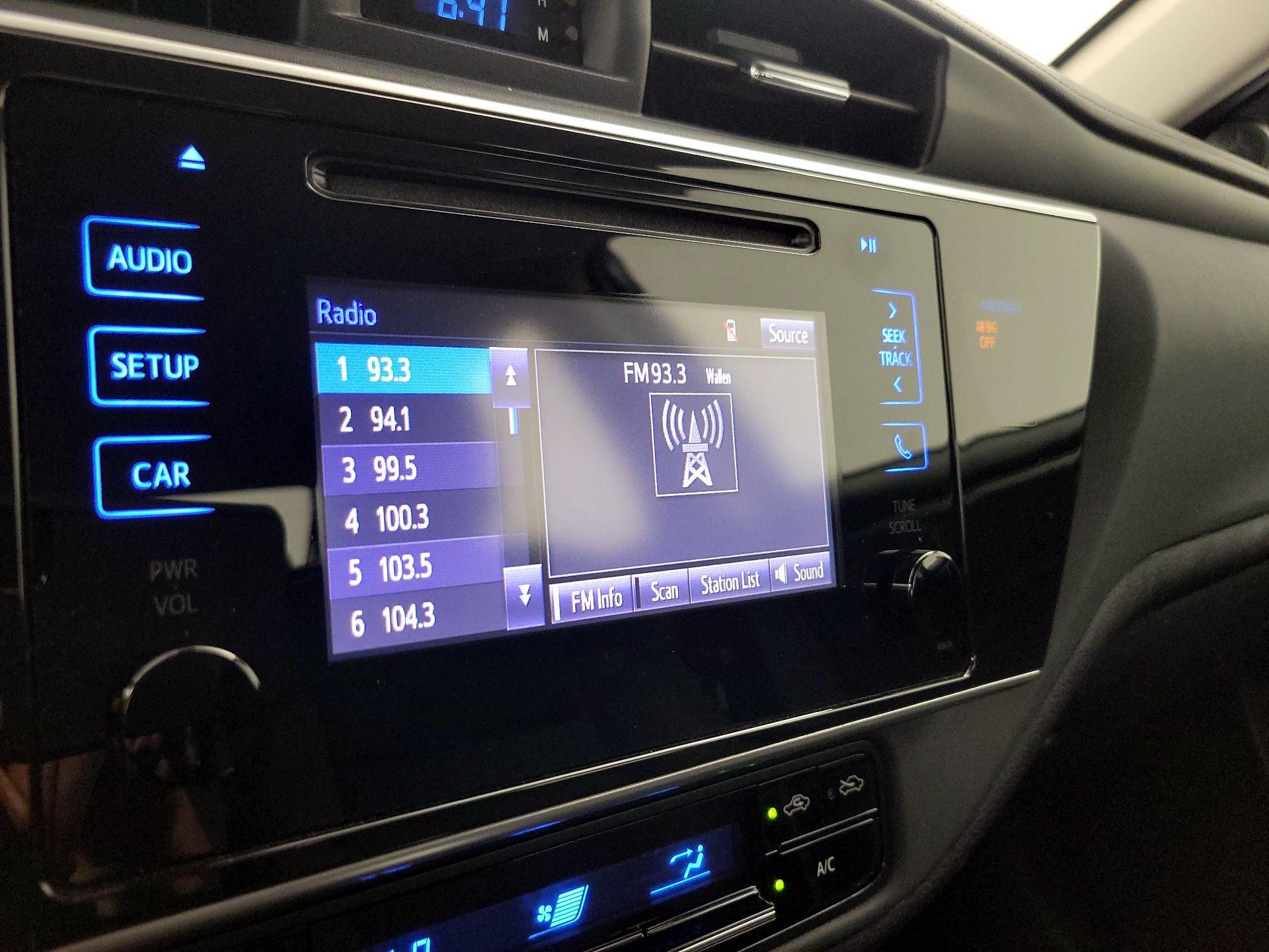 Thumbnail: 2018 Toyota Corolla - 15