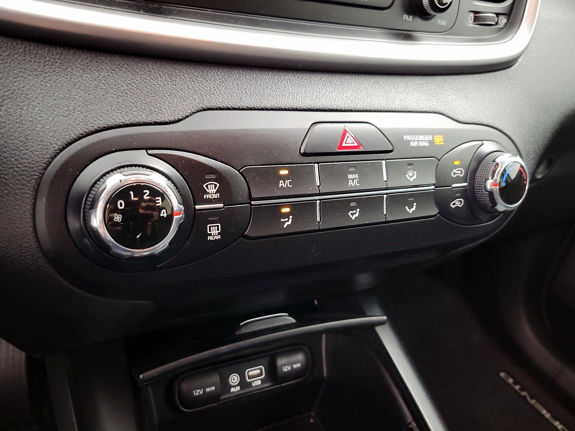 Thumbnail: 2017 Kia Sorento - 16
