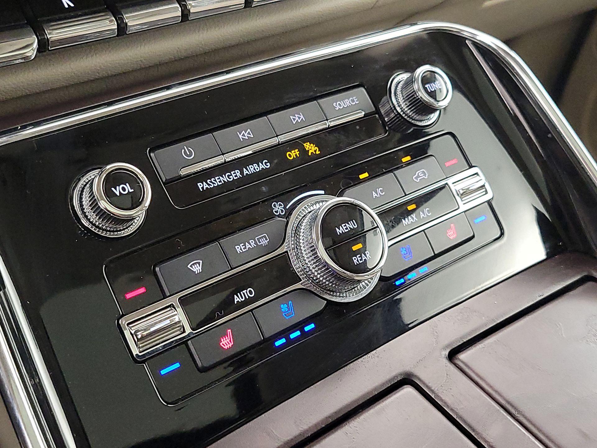 Thumbnail: 2020 Lincoln Navigator L - 17
