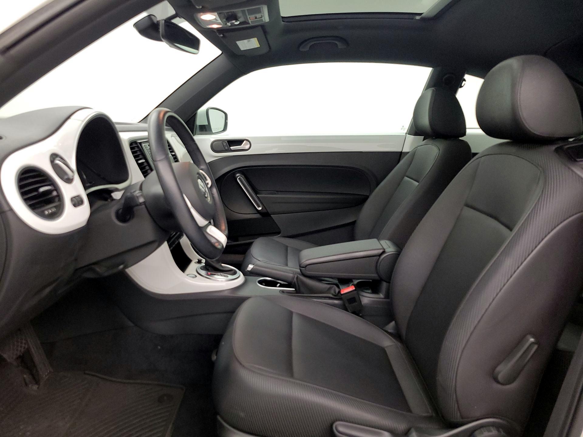 Thumbnail: 2019 Volkswagen Beetle - 11