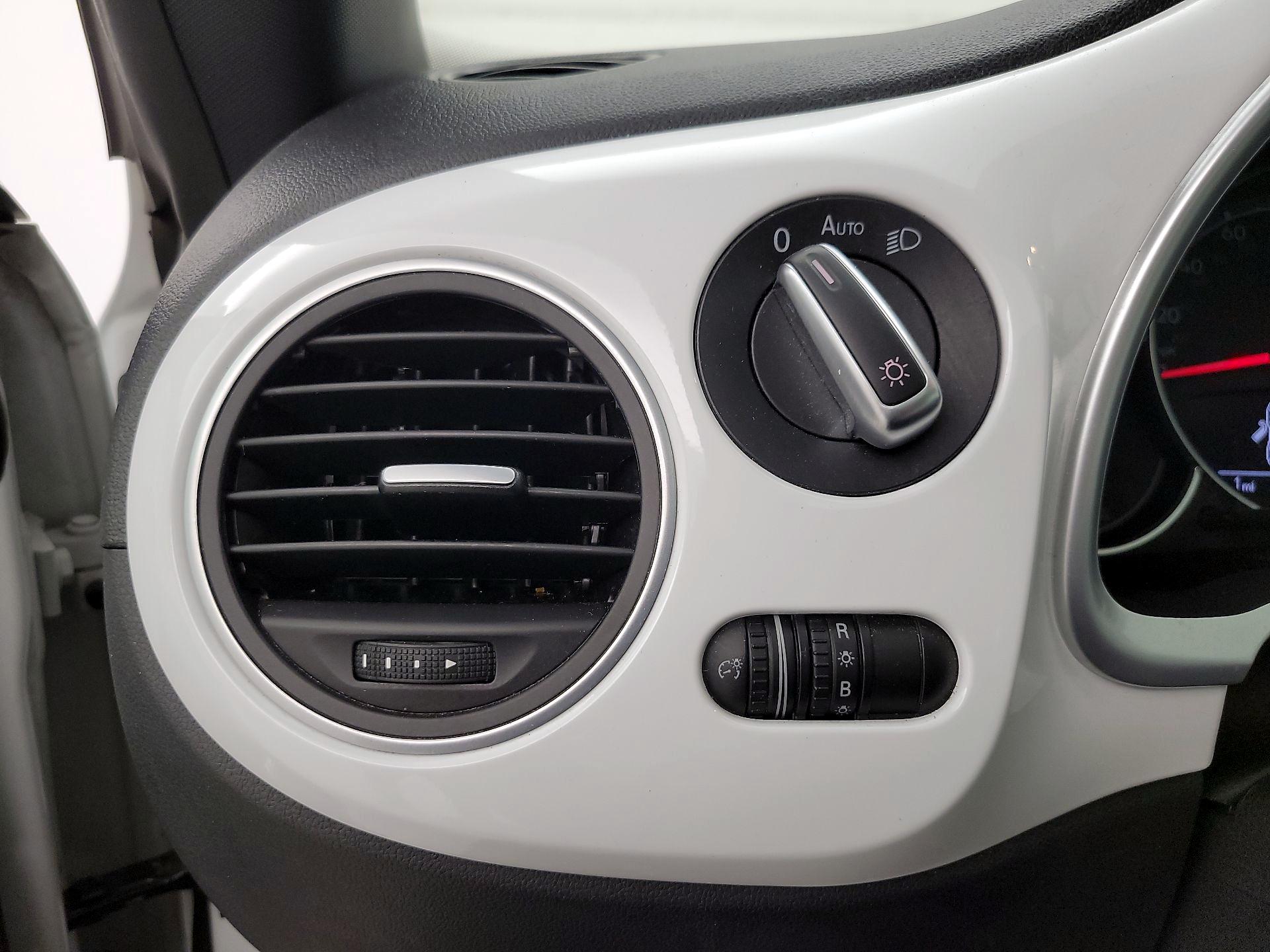 Thumbnail: 2019 Volkswagen Beetle - 13