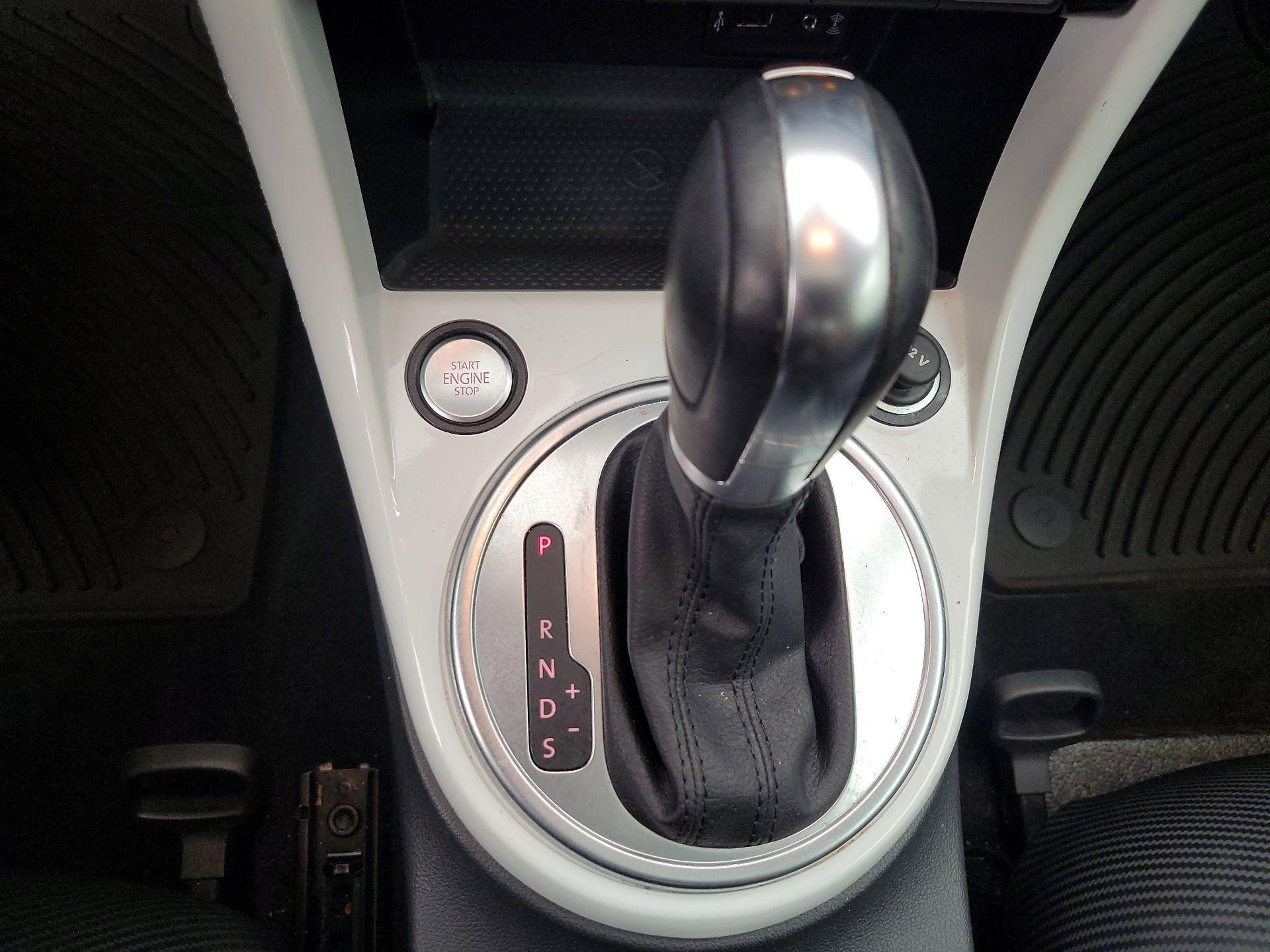 Thumbnail: 2019 Volkswagen Beetle - 17