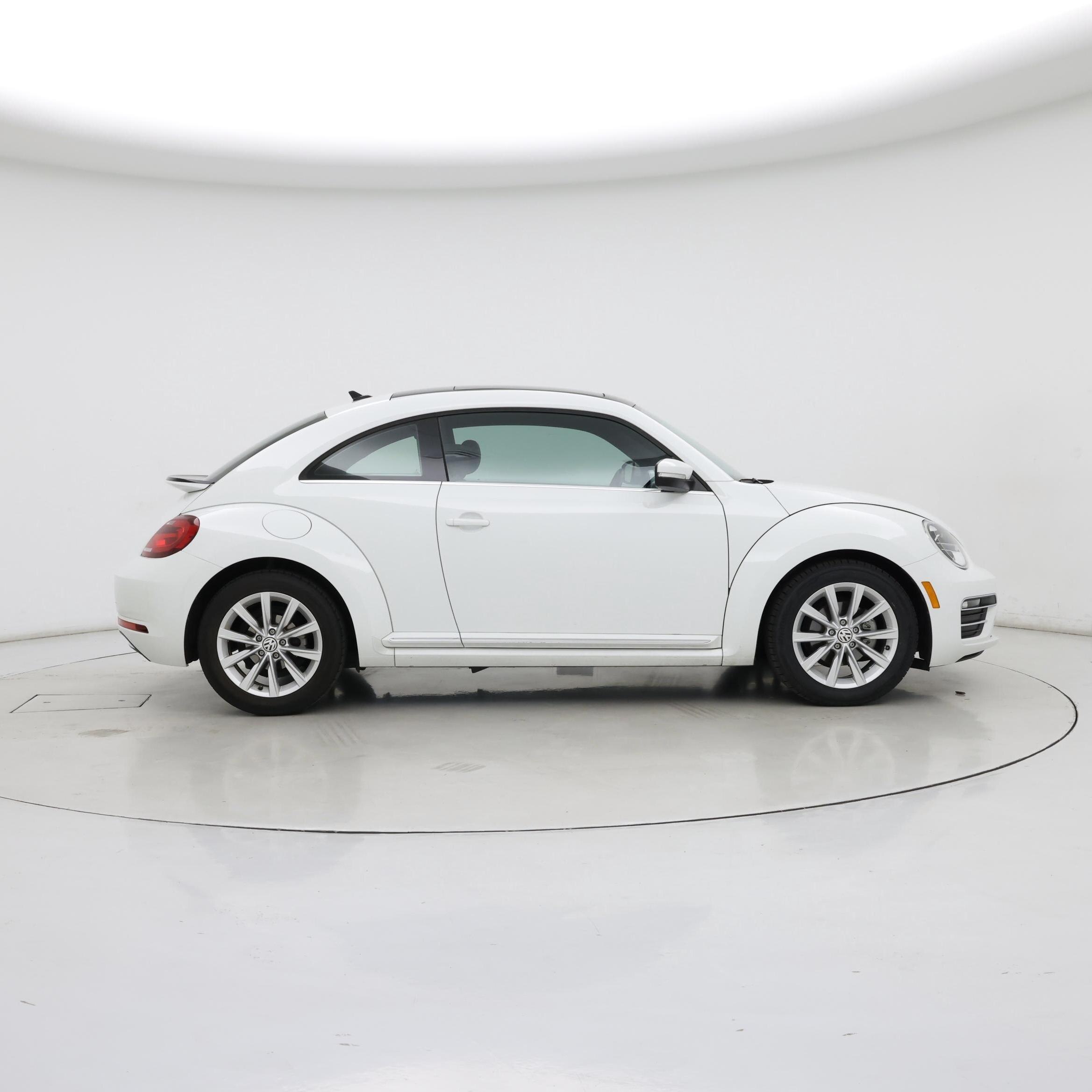 Thumbnail: 2019 Volkswagen Beetle - 7