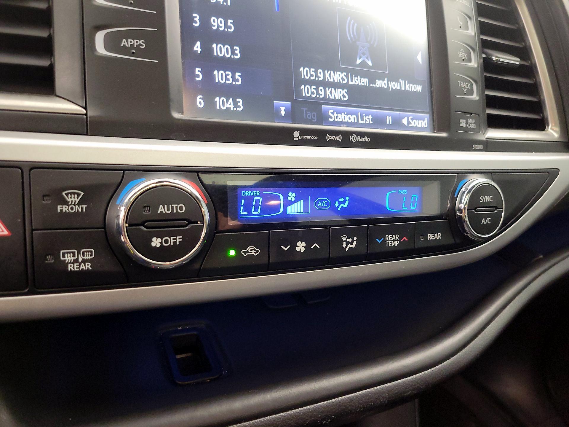 Thumbnail: 2019 Toyota Highlander - 17