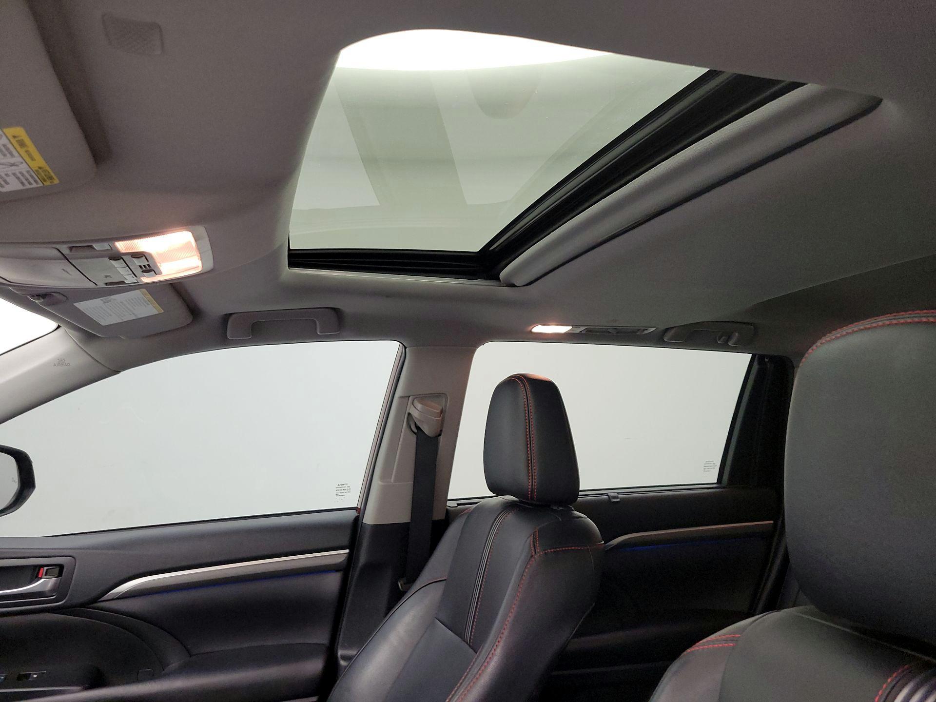 Thumbnail: 2019 Toyota Highlander - 20