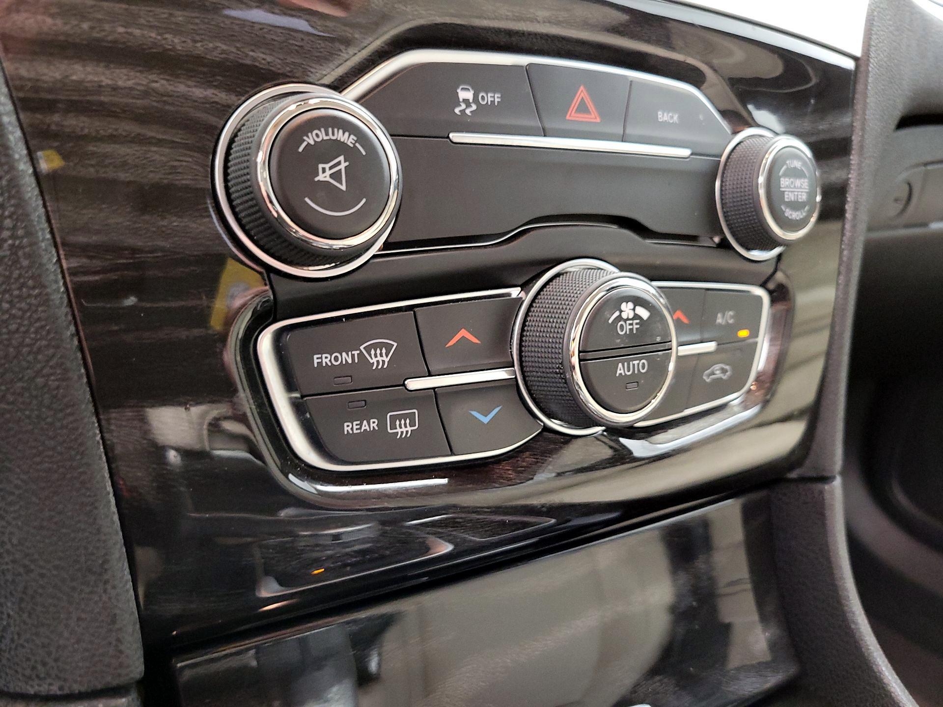 Thumbnail: 2015 Chrysler 300 - 16
