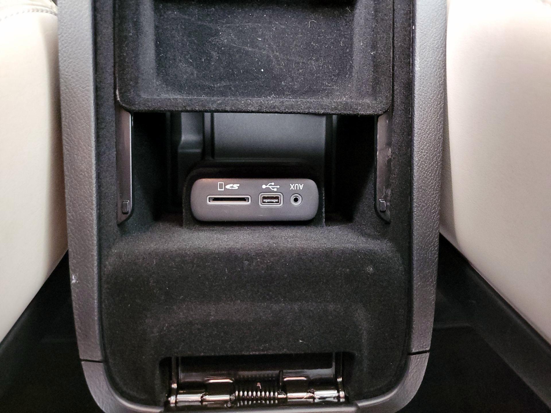 Thumbnail: 2015 Chrysler 300 - 18