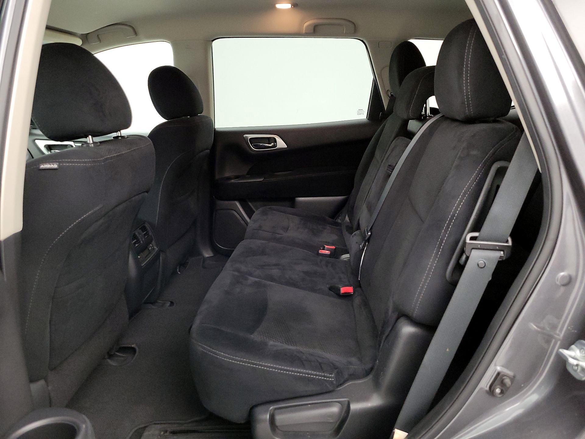 Thumbnail: 2015 Nissan Pathfinder - 19