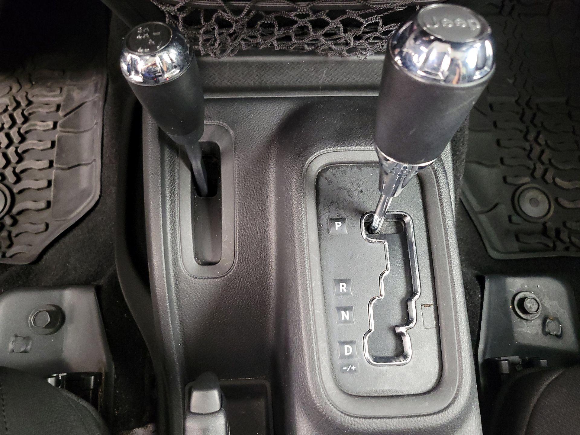 Thumbnail: 2015 Jeep Wrangler - 15