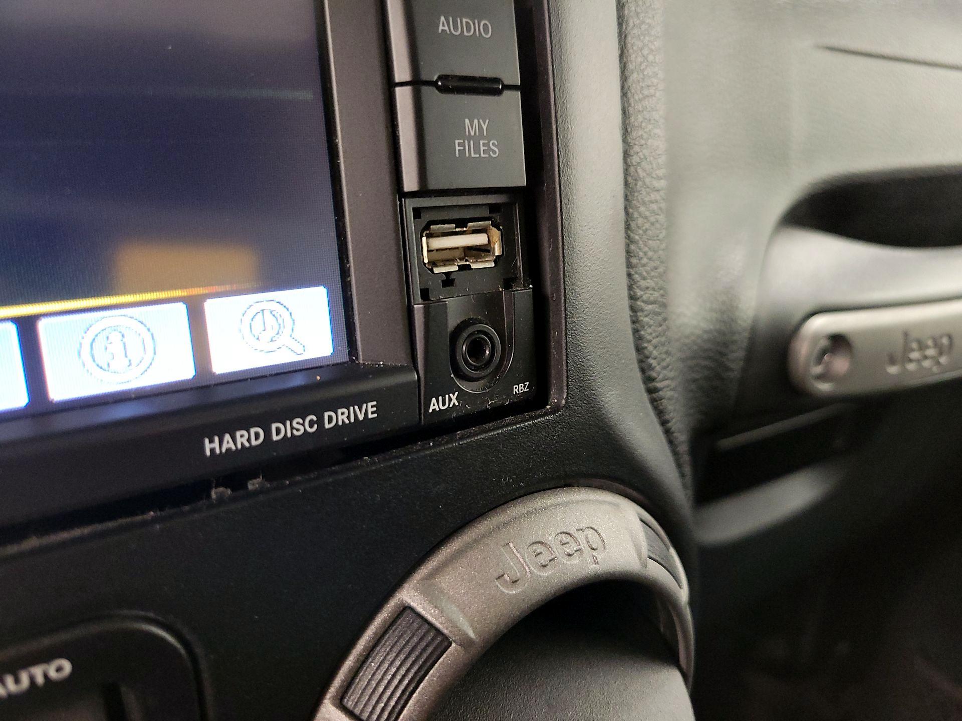 Thumbnail: 2015 Jeep Wrangler - 16