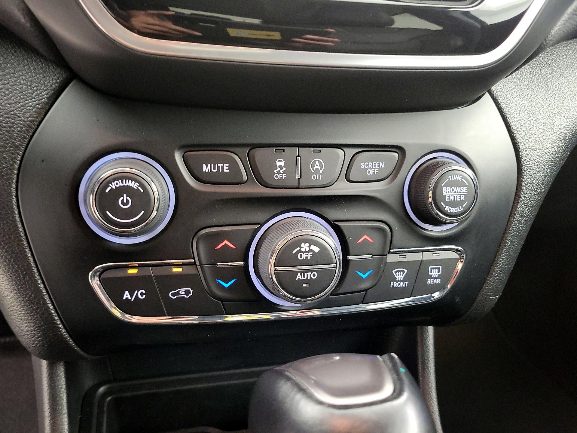 Thumbnail: 2022 Jeep Cherokee - 16