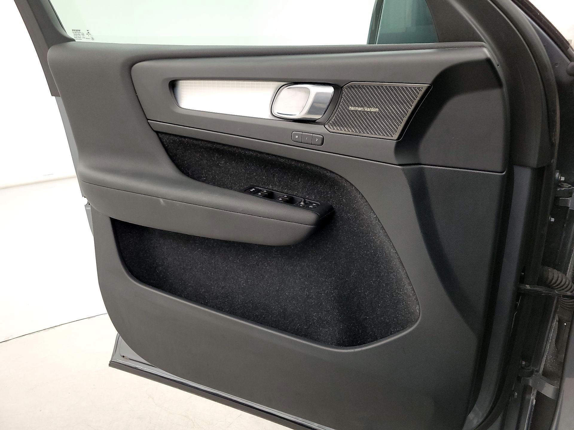 Thumbnail: 2019 Volvo XC40 - 12