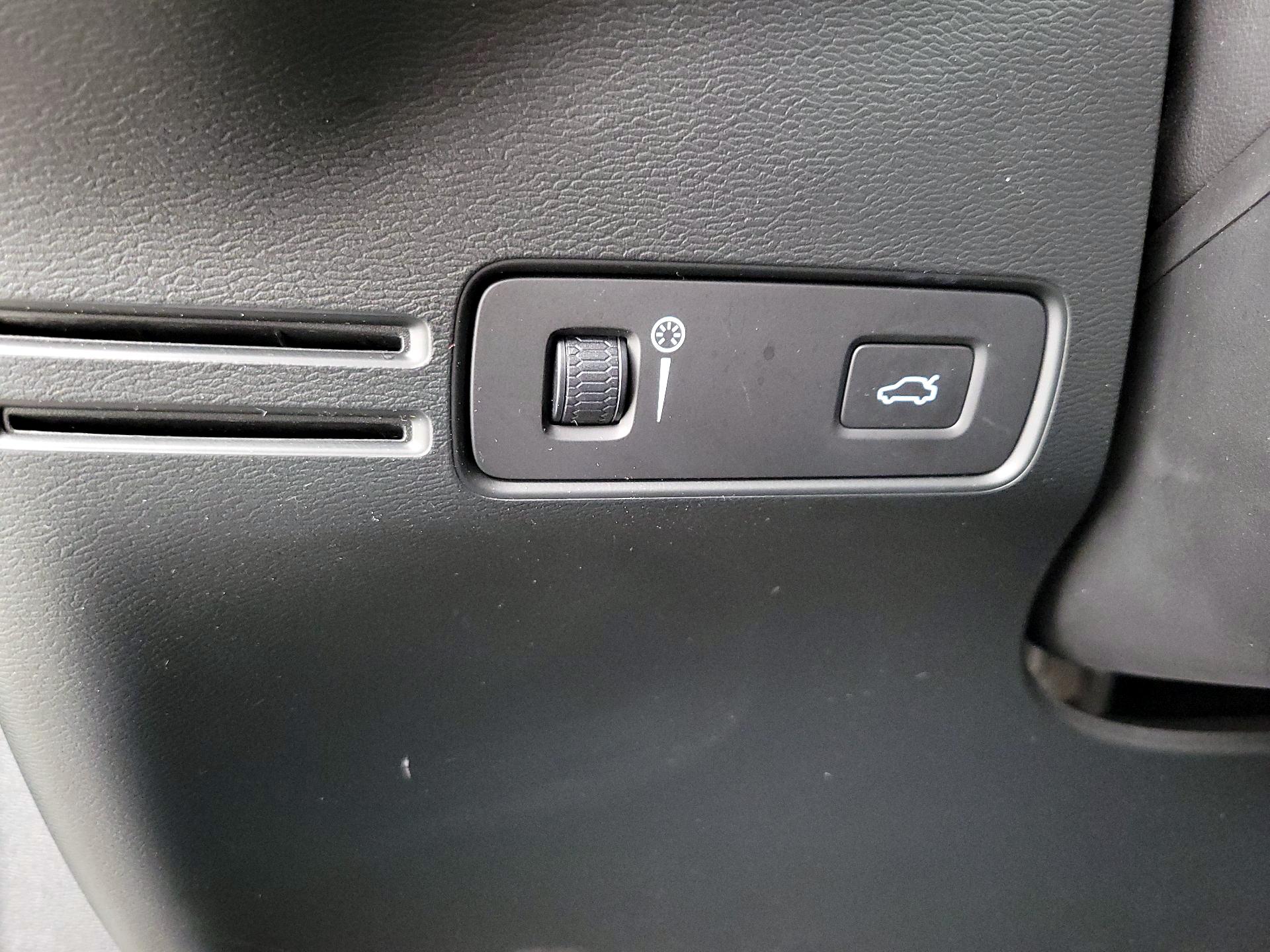 Thumbnail: 2019 Volvo XC40 - 13