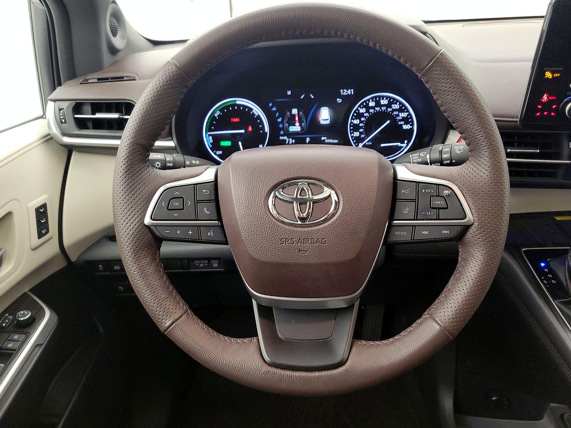 Thumbnail: 2022 Toyota Sienna - 10