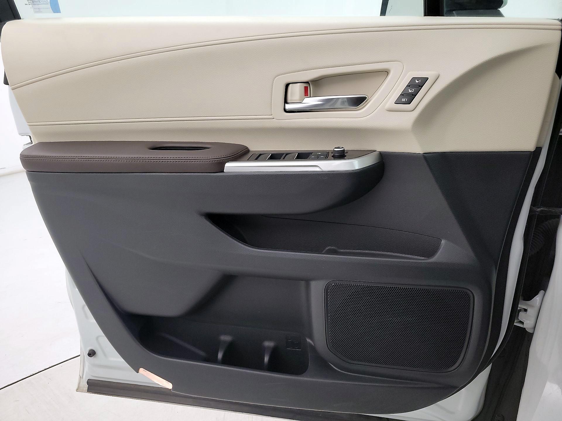 Thumbnail: 2022 Toyota Sienna - 12