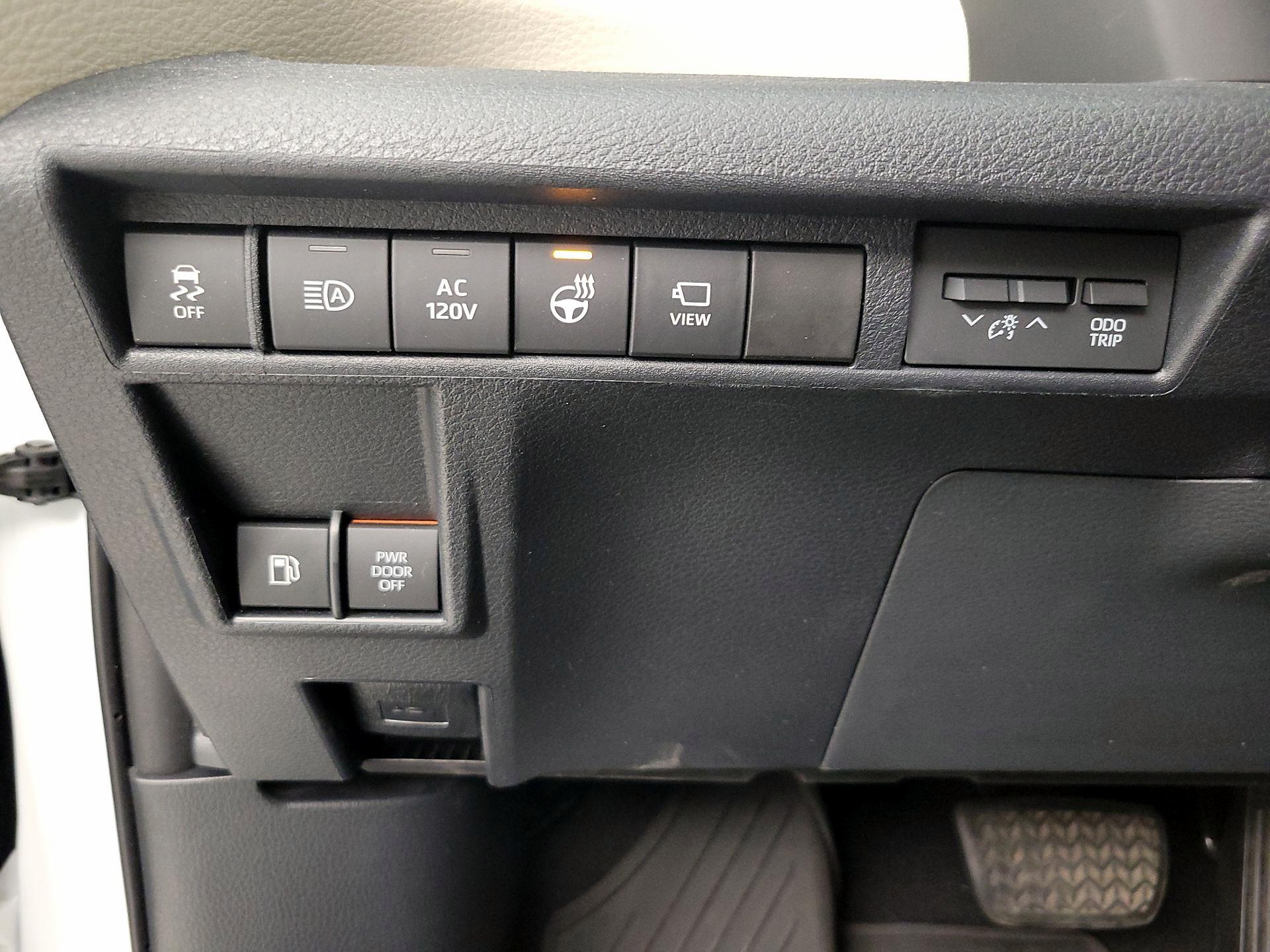 Thumbnail: 2022 Toyota Sienna - 13