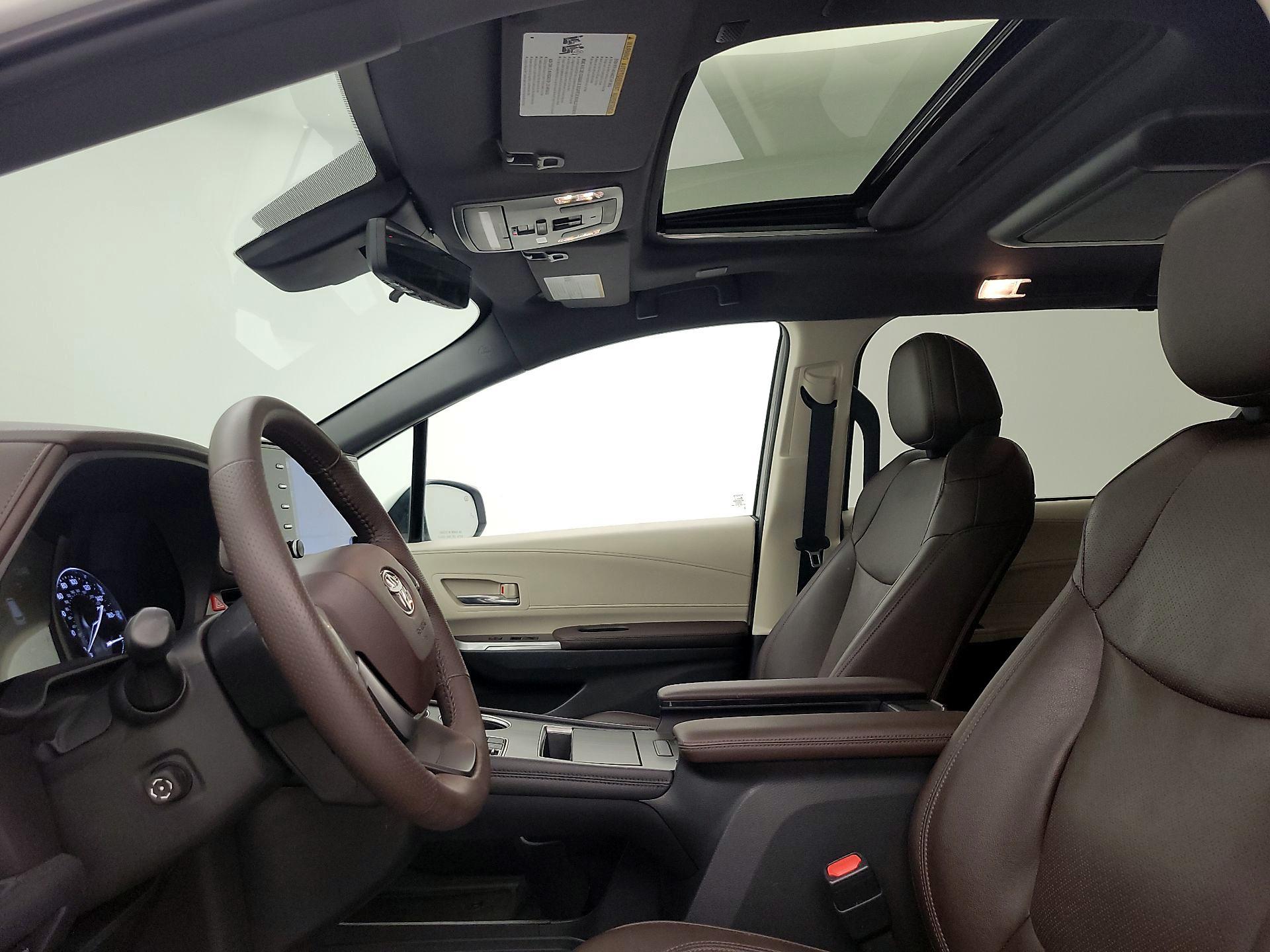 Thumbnail: 2022 Toyota Sienna - 20