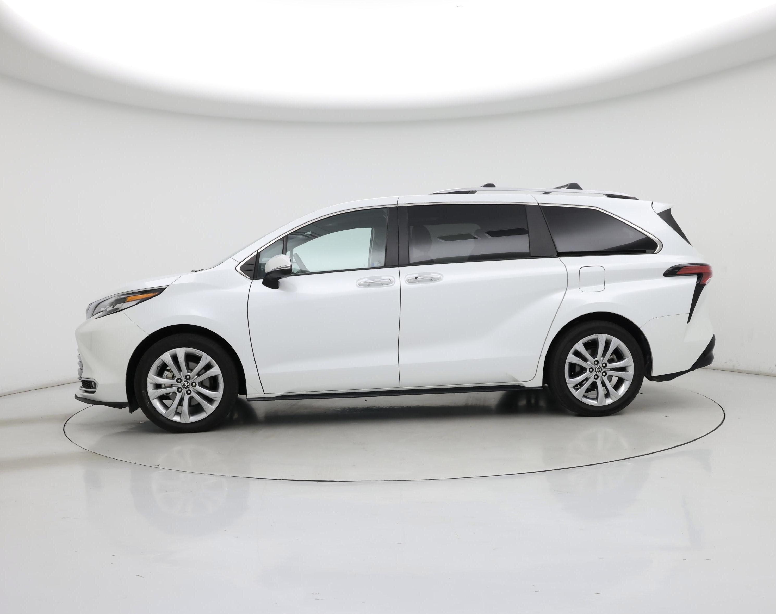 Thumbnail: 2022 Toyota Sienna - 3