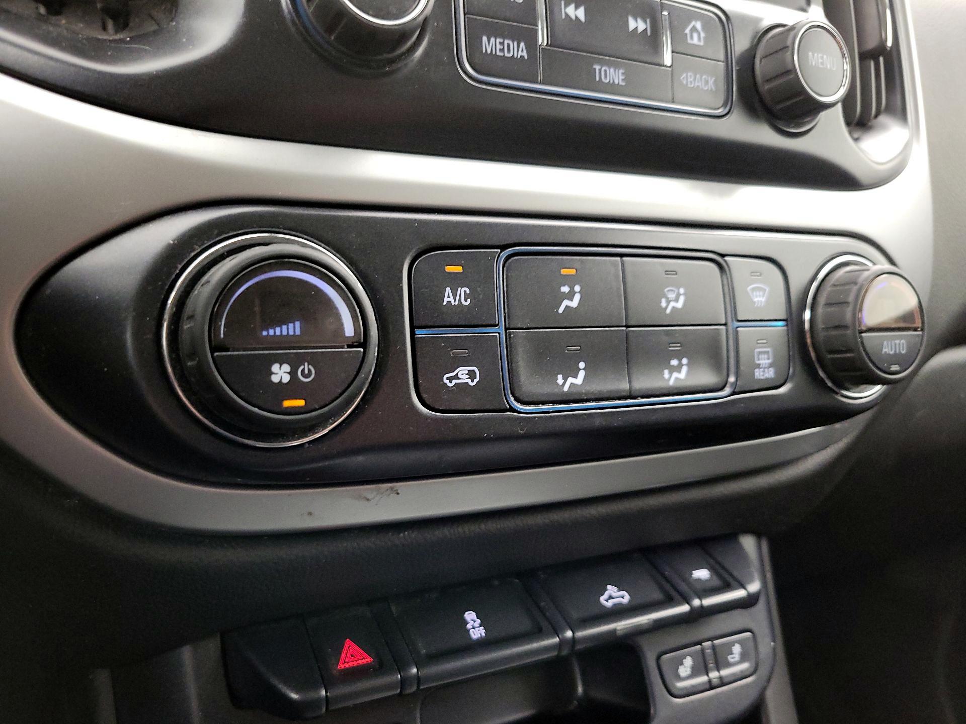 Thumbnail: 2016 Chevrolet Colorado - 16