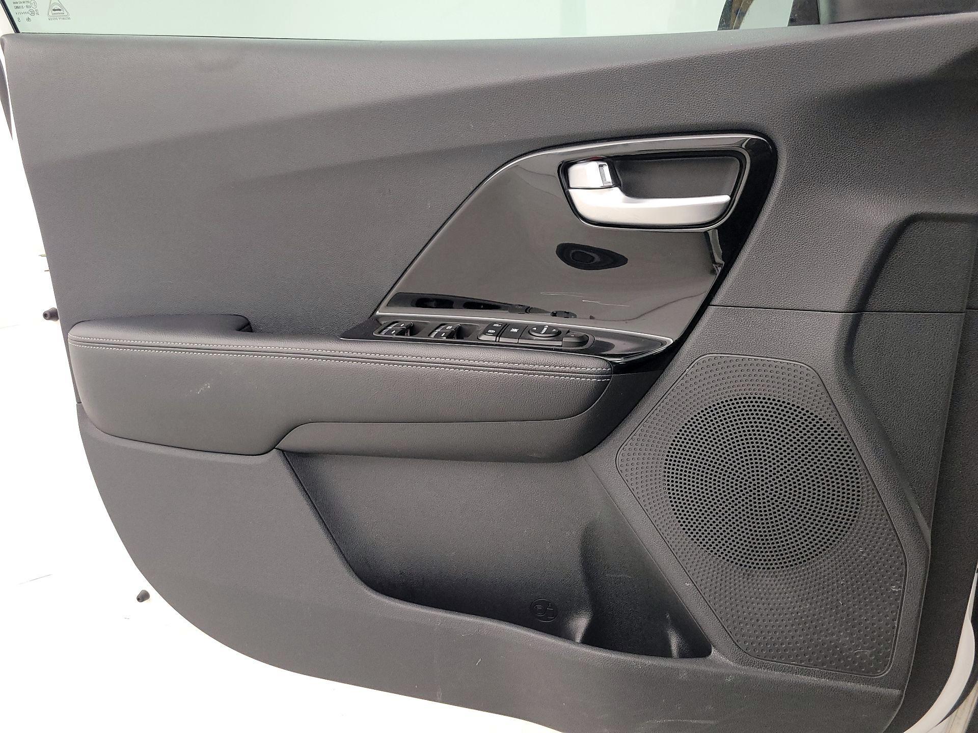 Thumbnail: 2022 Kia Niro - 12