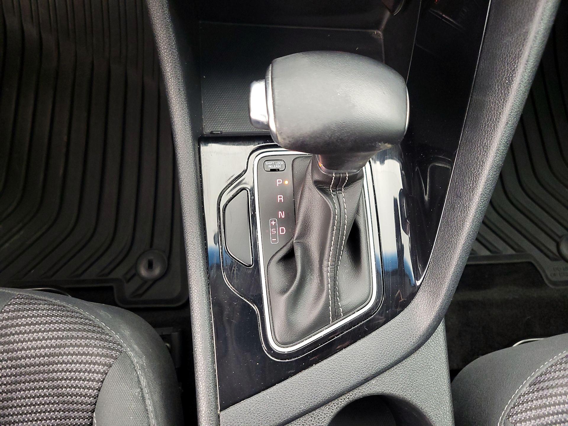 Thumbnail: 2022 Kia Niro - 17