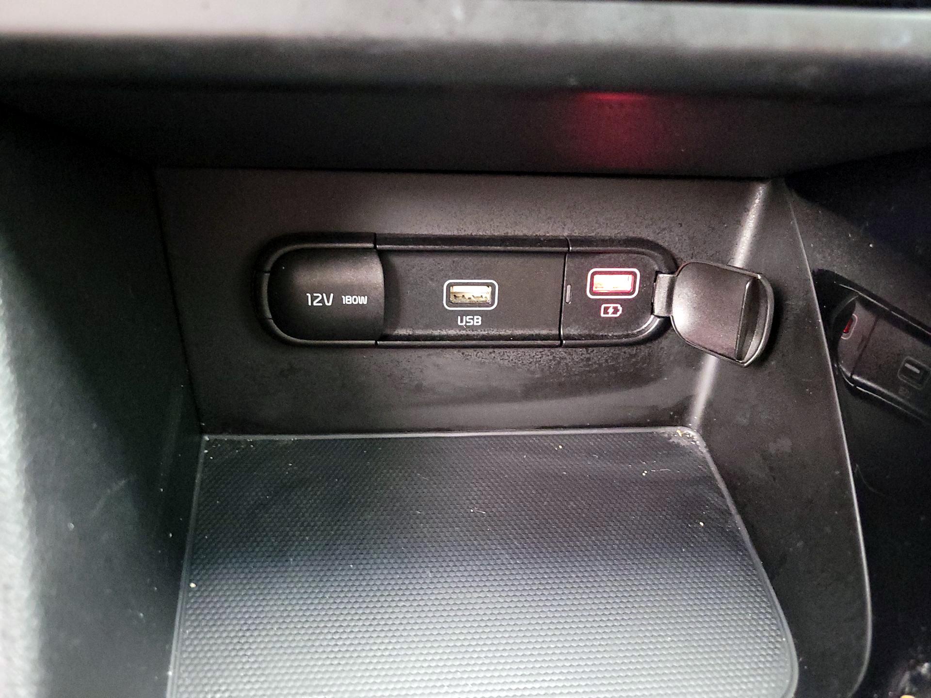 Thumbnail: 2022 Kia Niro - 18